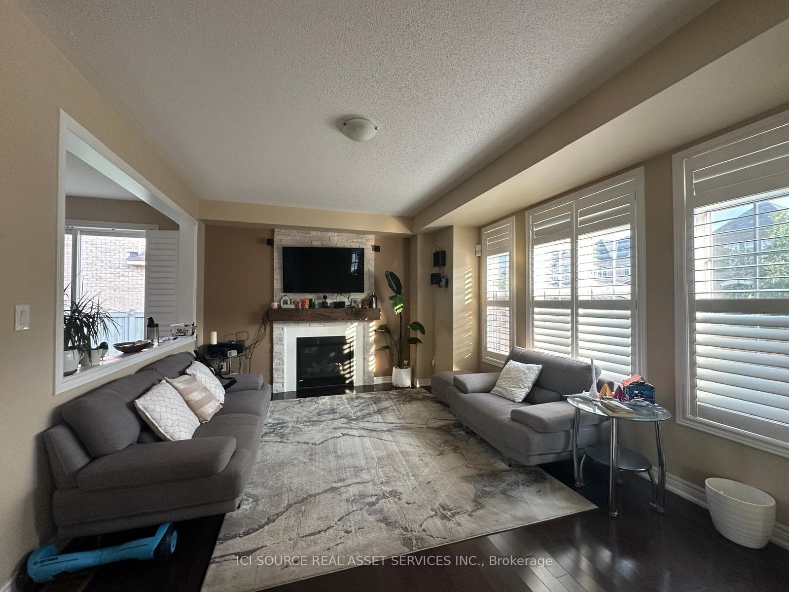 393 Royal West Drive photo 8