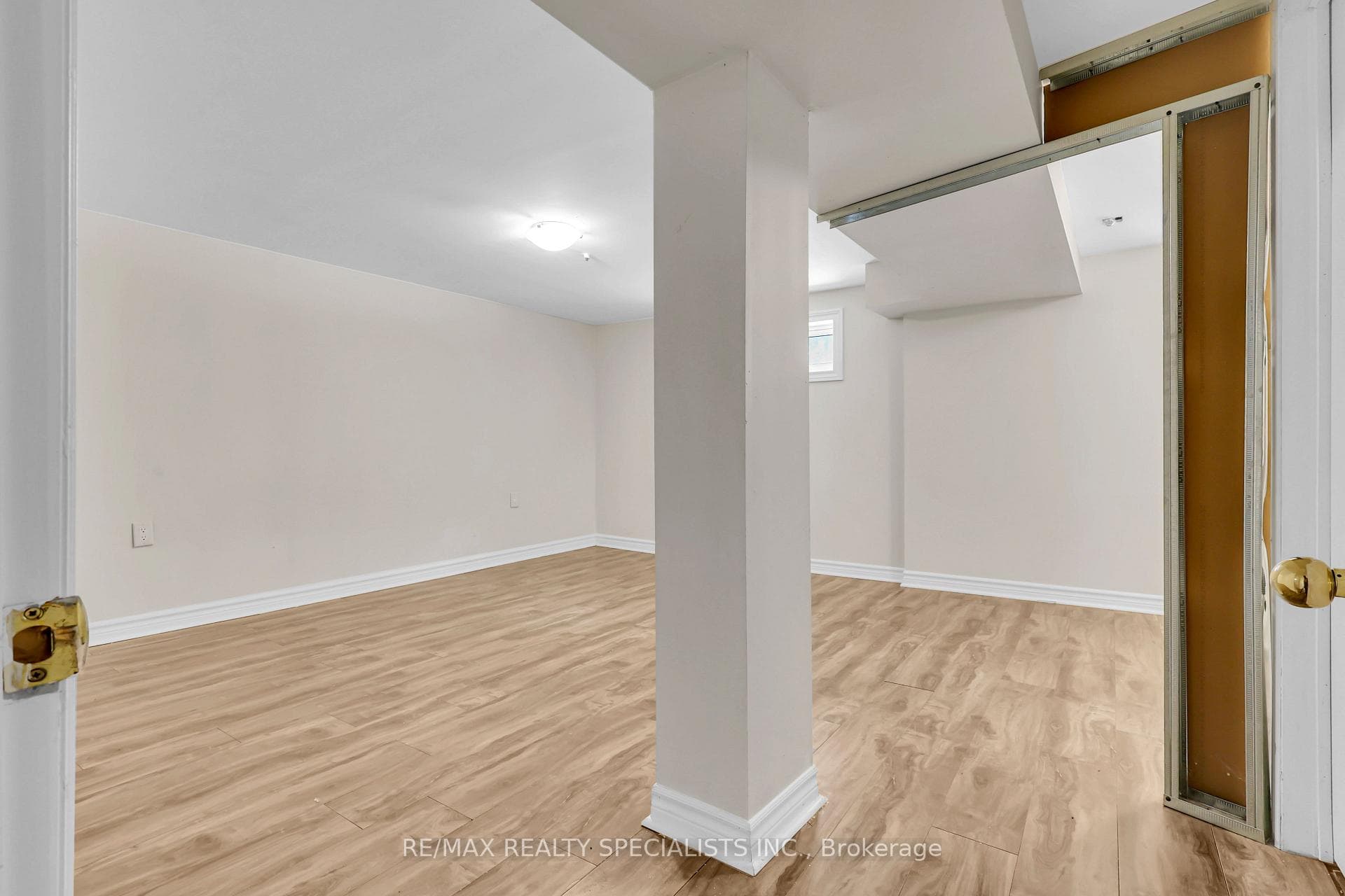 90 Kingsmere Crescent Unit BSMT photo 8