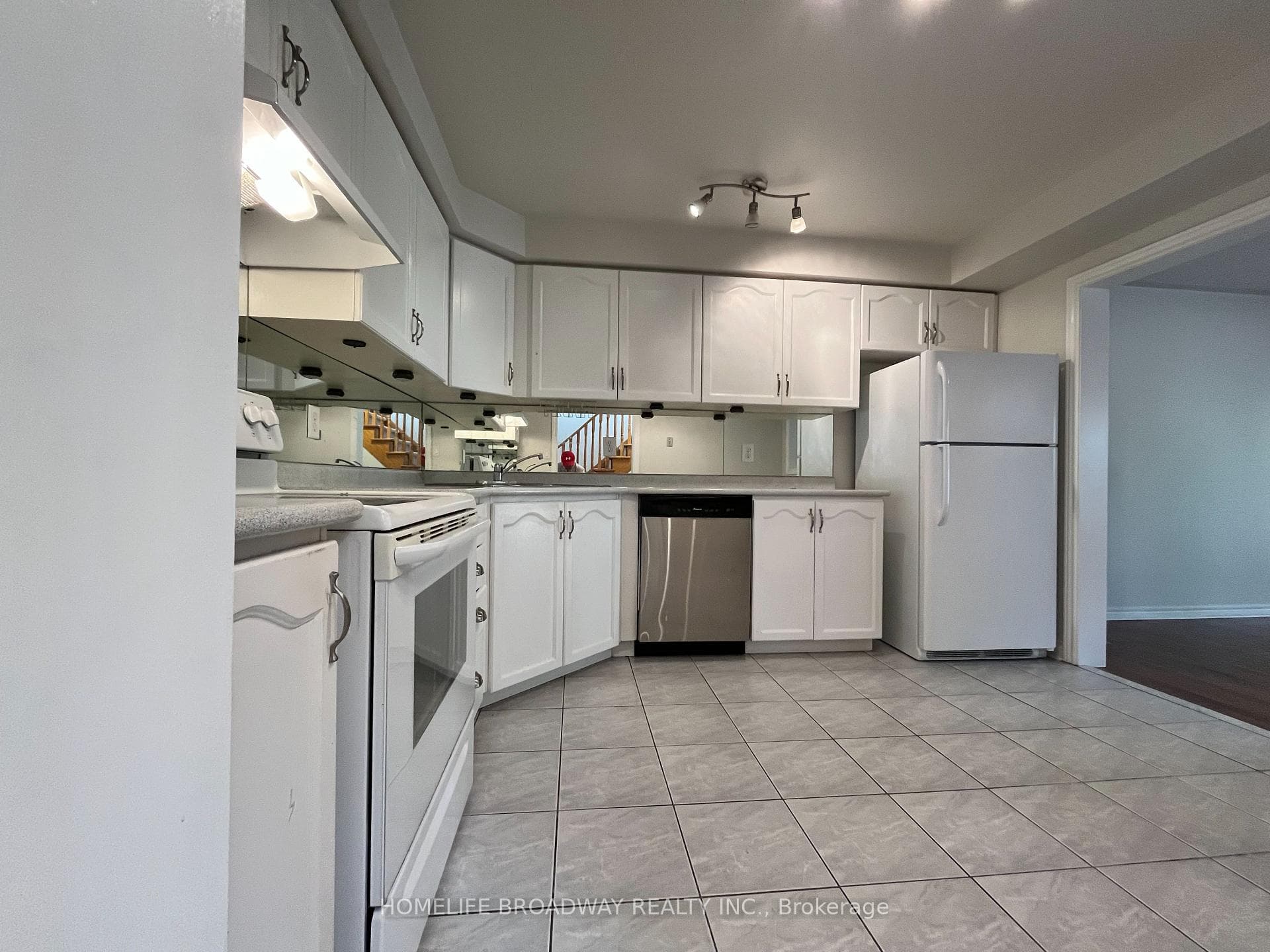 48 Widdifield Avenue photo 8