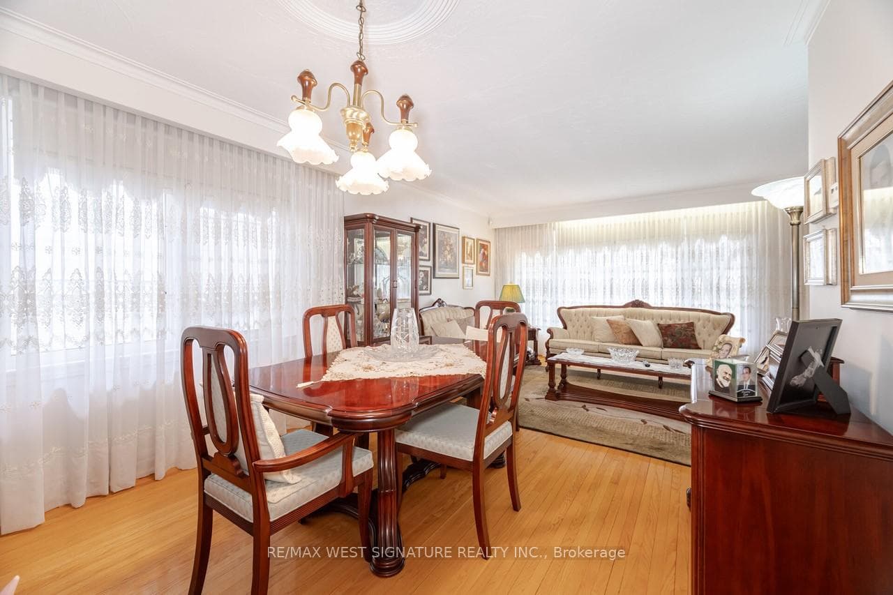 56 Dalegrove Crescent photo 5