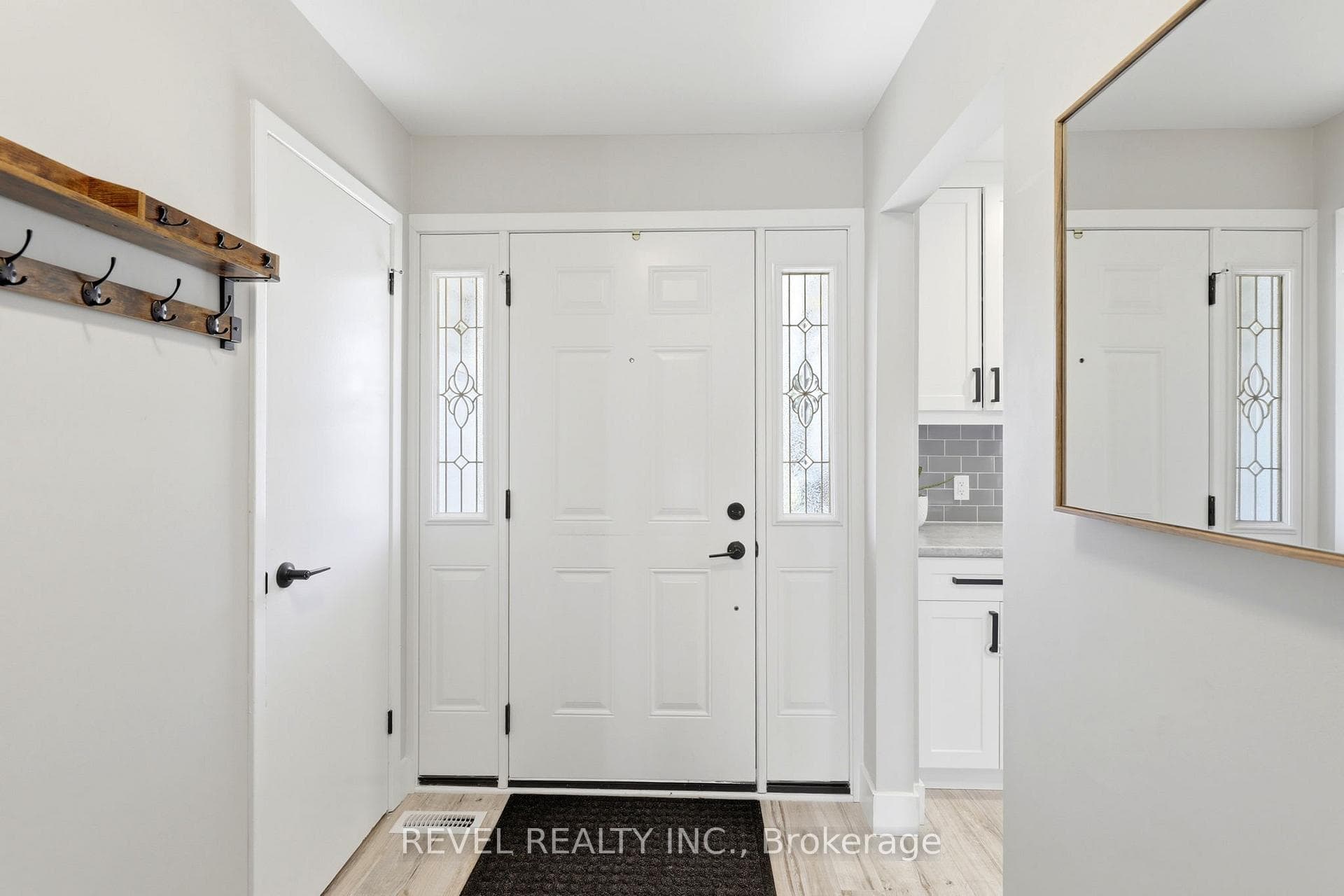 669 Osgoode Drive Unit 2 photo 3