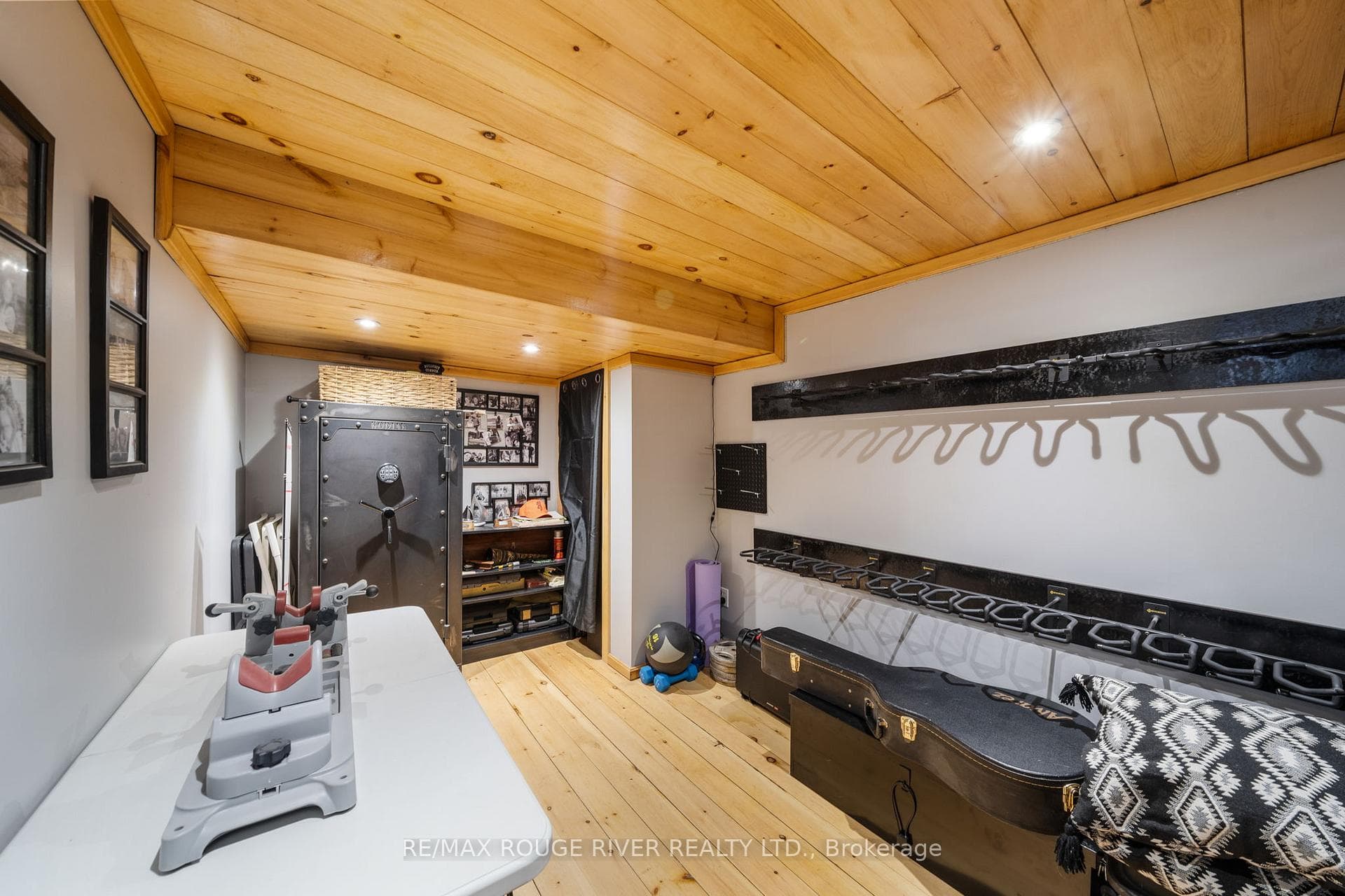 566 Cottingham Road photo 28