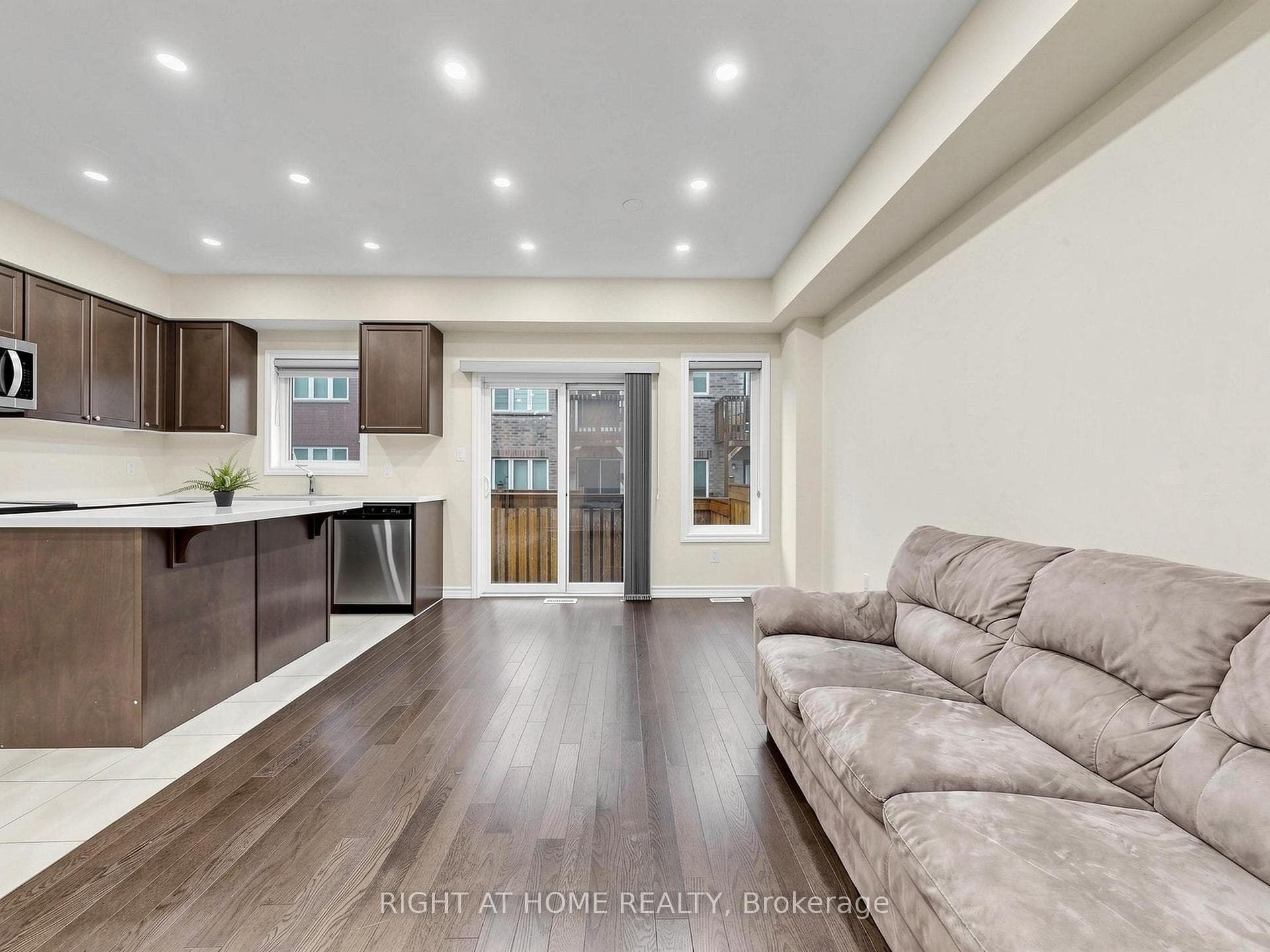 124 Mosaic Drive photo 9