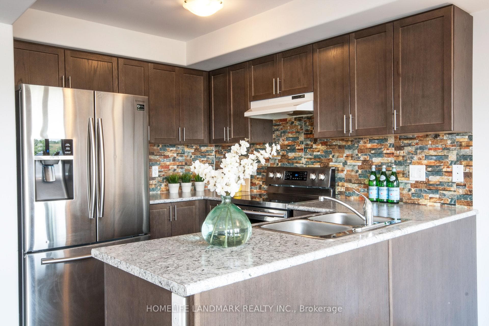 54 Summer Lane photo 6