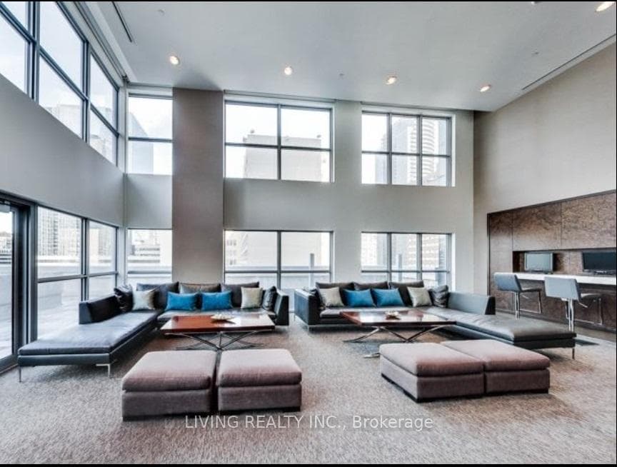 386 Yonge Street Unit 5306 photo 11