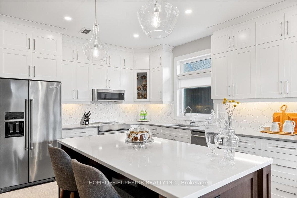 LARGE 7FT ISLAND, GREAT FOR ENTERTAINING