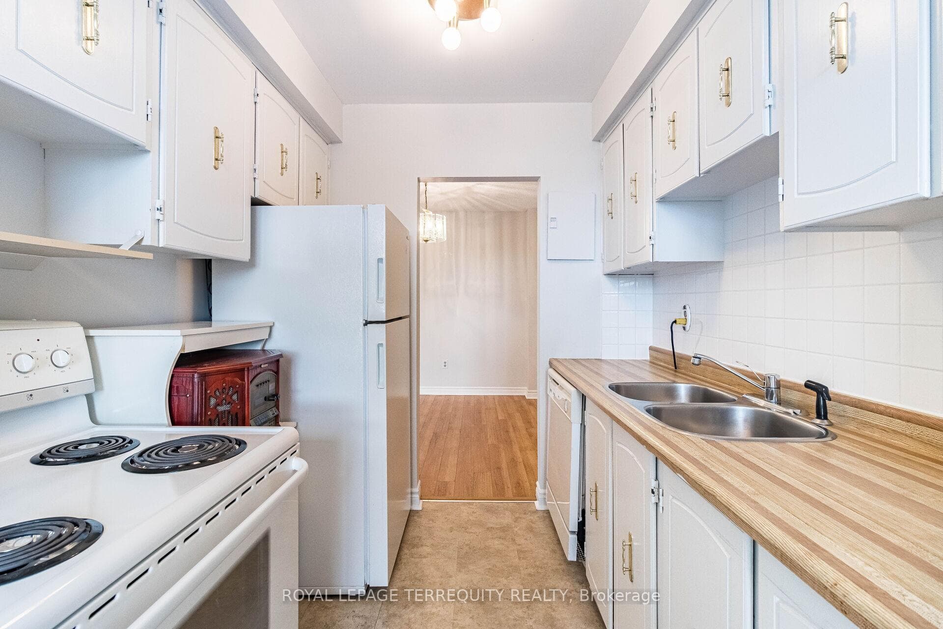 1625 Bloor Street Unit 823 photo 14