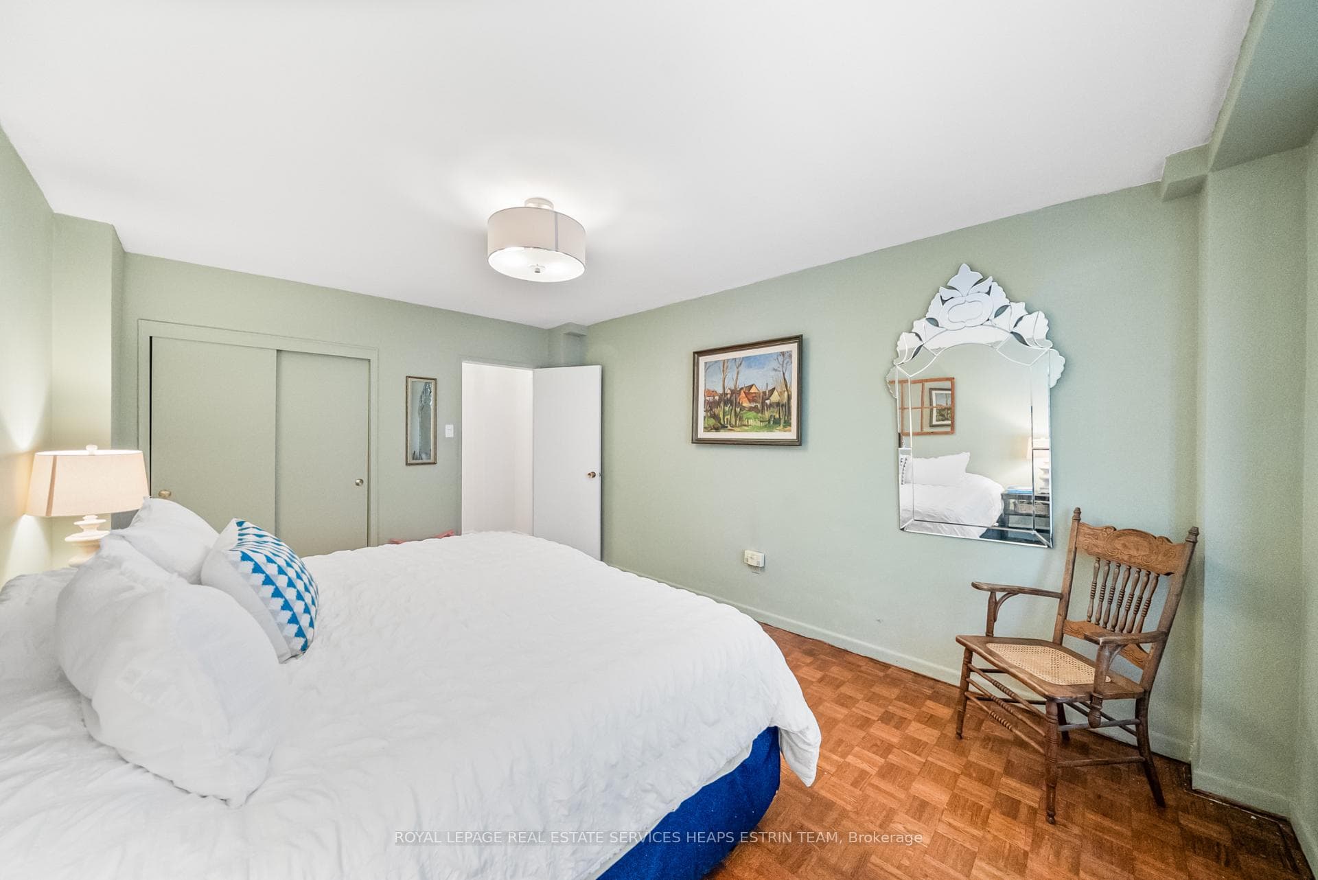 581 Avenue Road Unit 204 photo 12