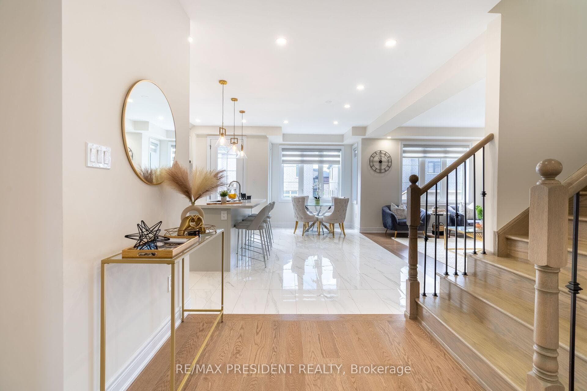 42 Frost Street photo 6