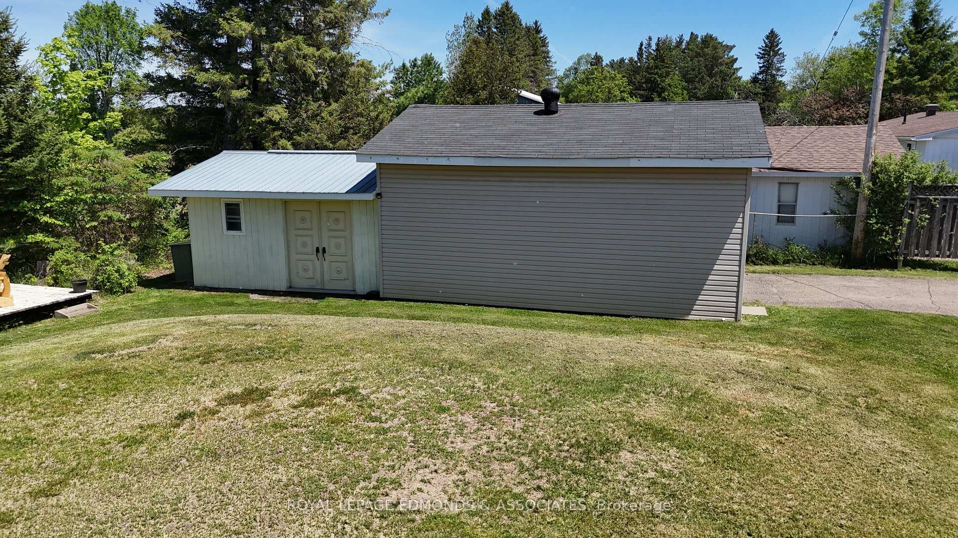 11837 Round Lake Road photo 44