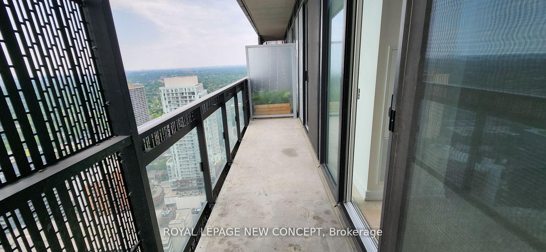 8 Eglinton Avenue Unit 3604 photo 14
