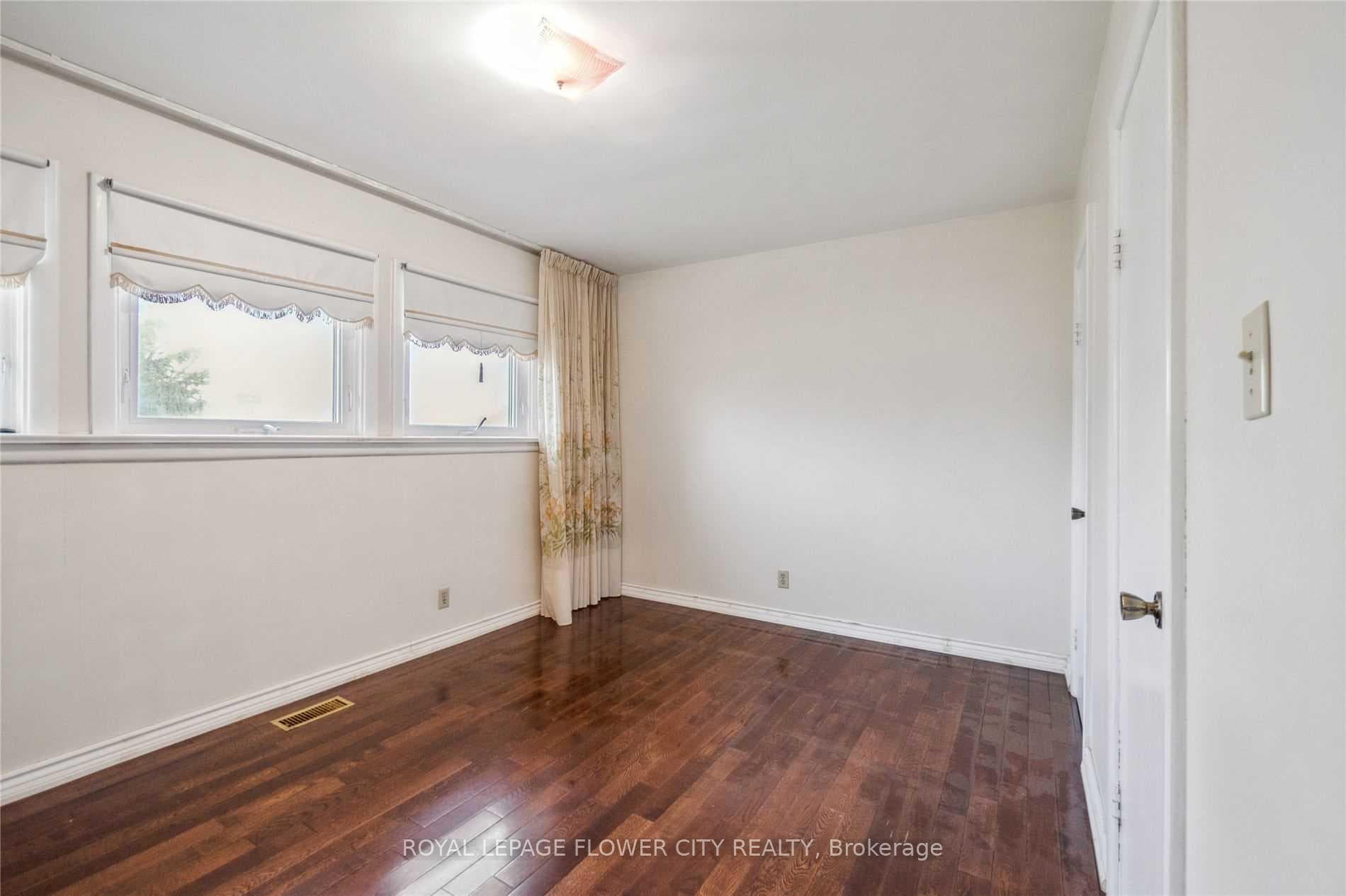 51 Hillside Avenue photo 3