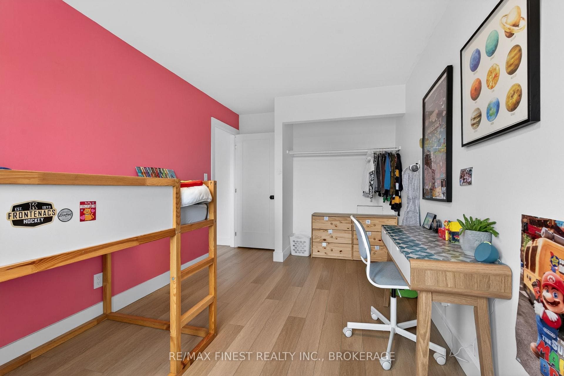 825 SOMERSET Crescent photo 29