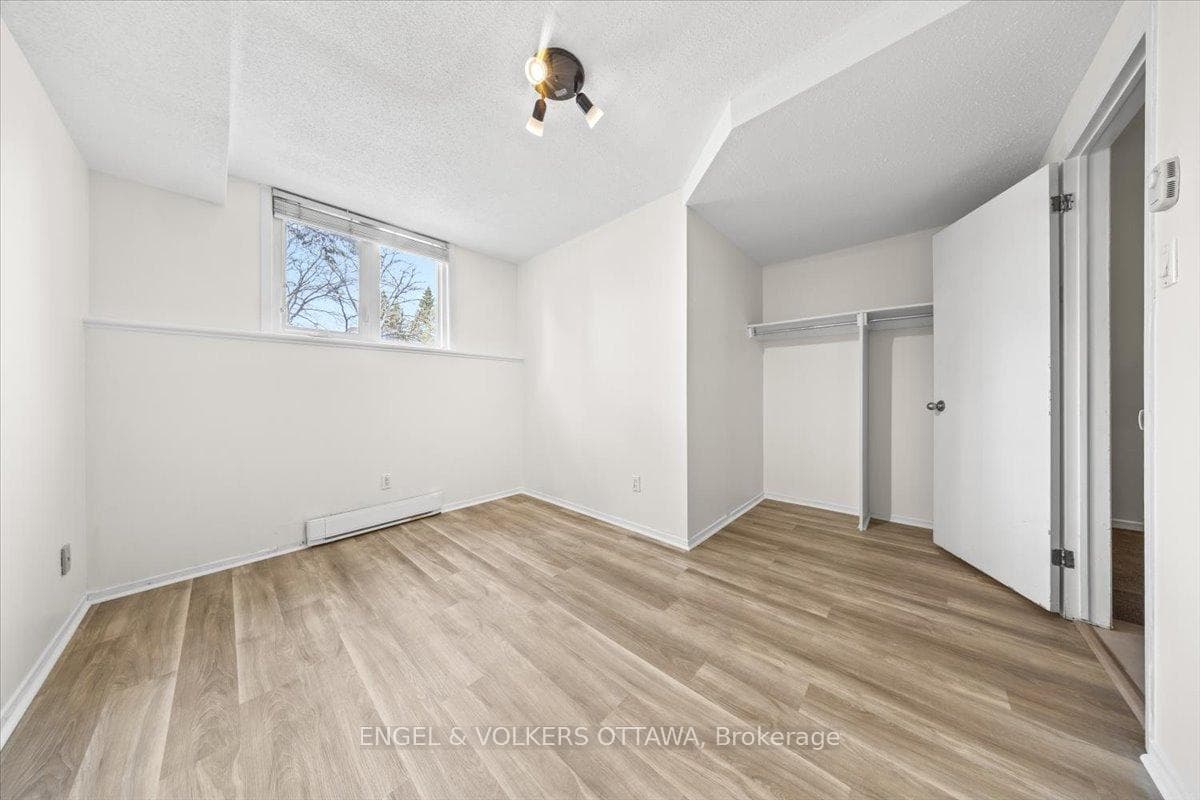 6748 Jeanne D'arc Boulevard Unit A photo 22