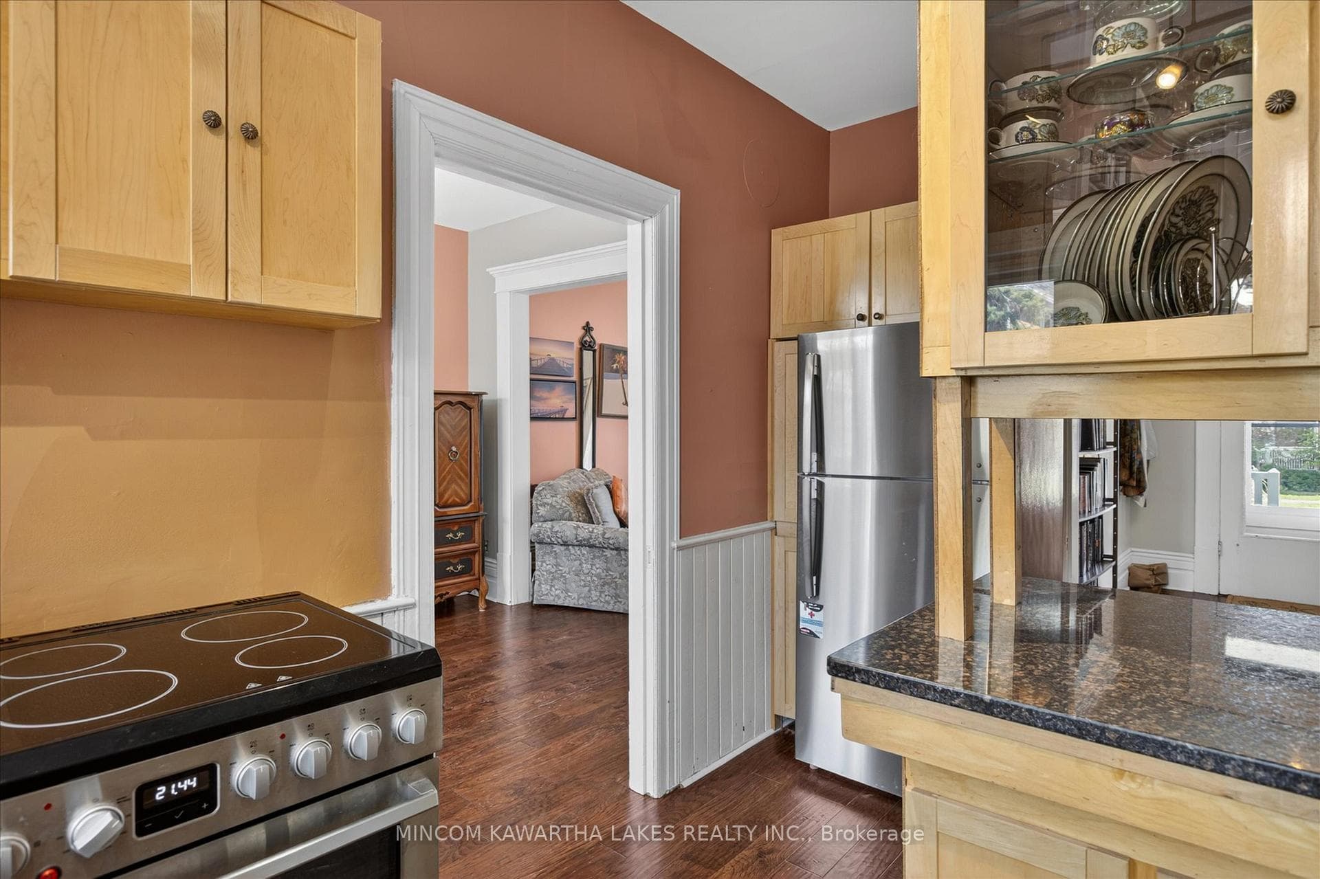494 Charlotte Street photo 21