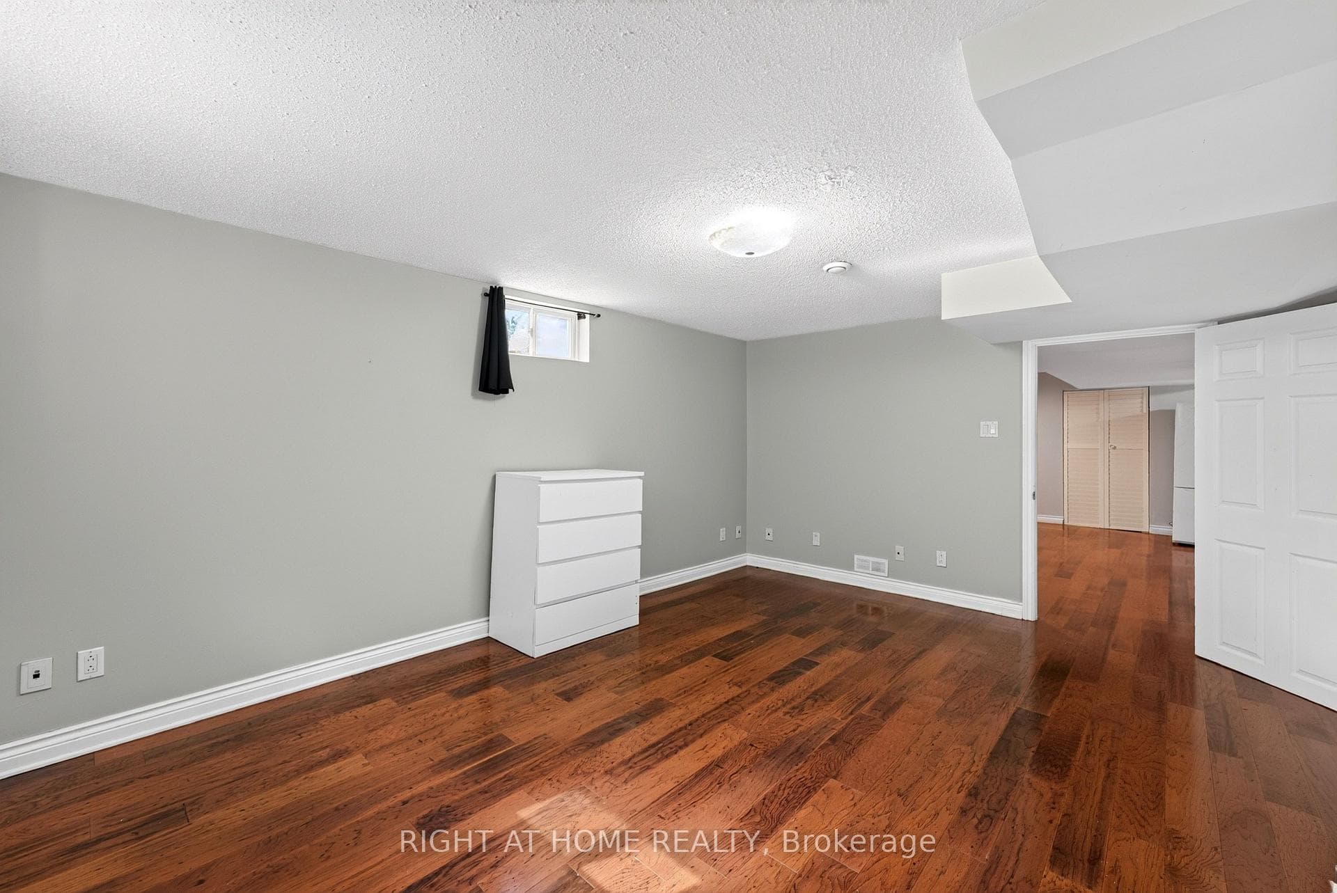 60 Westwood Drive photo 13