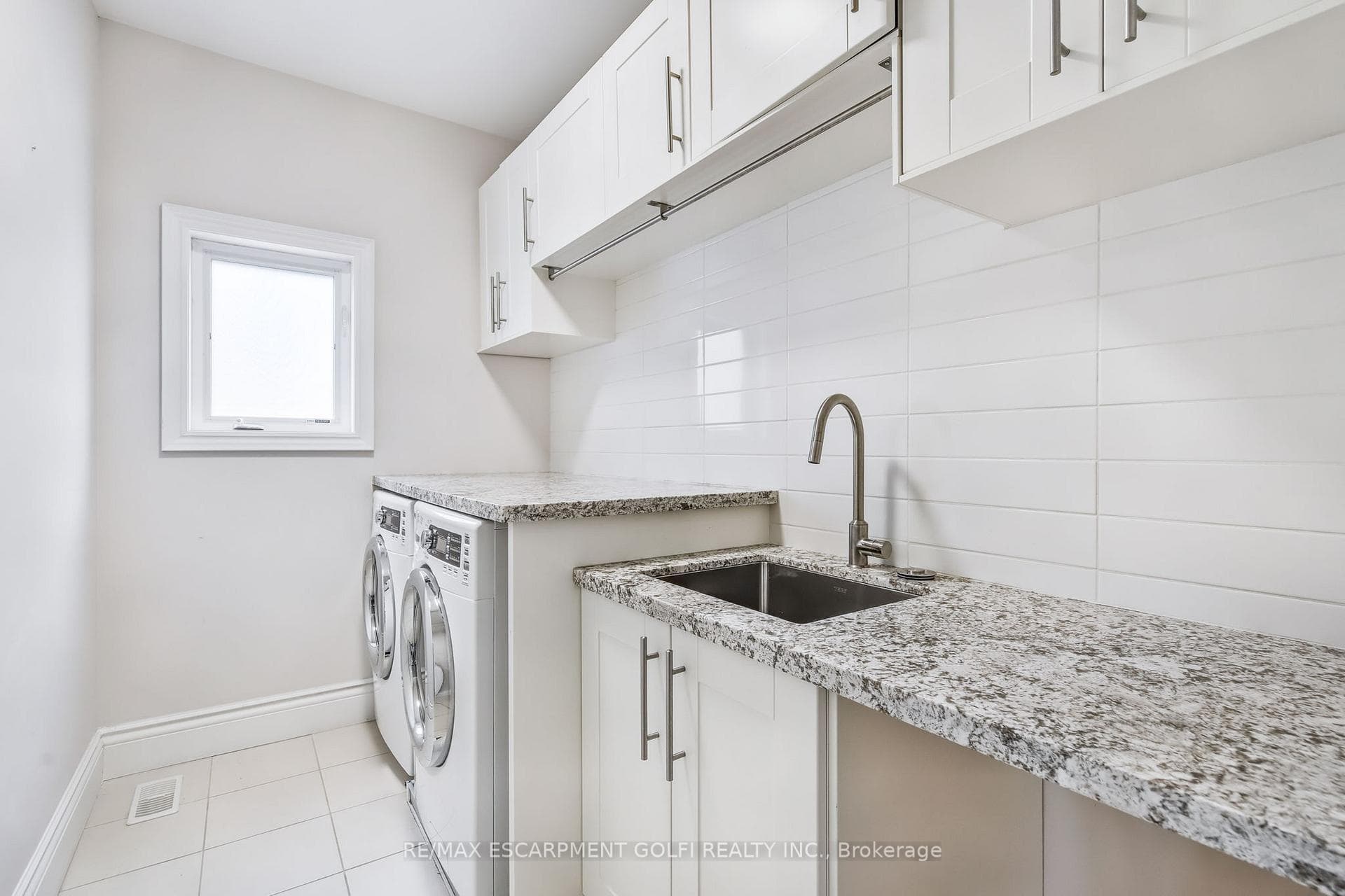 168 BOOKJANS Drive photo 17