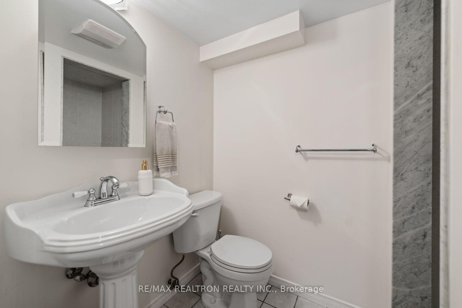 4 Normanna Avenue photo 26