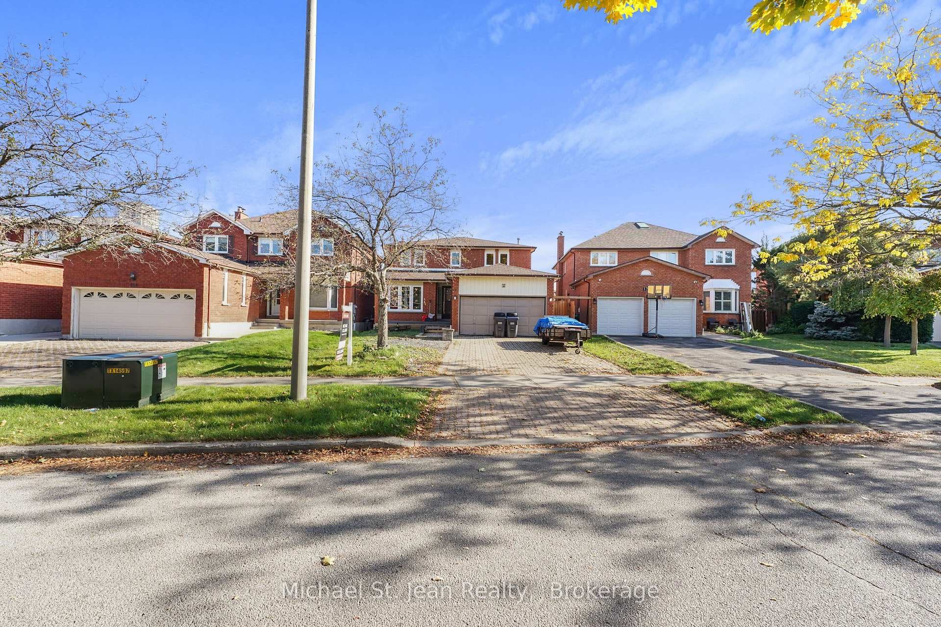 128 Springbrooke Crescent photo 4
