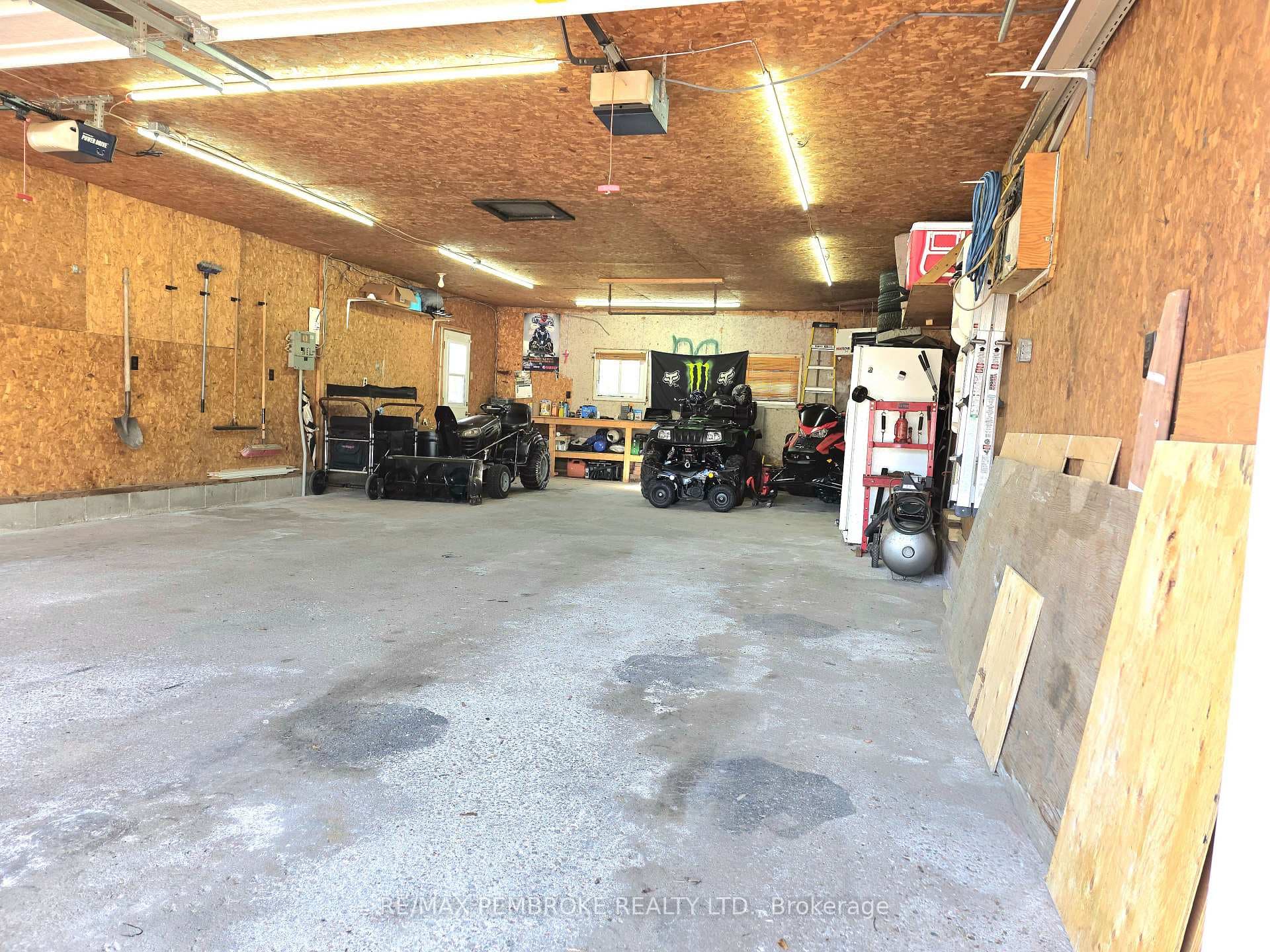 560 Boundary Road photo 9