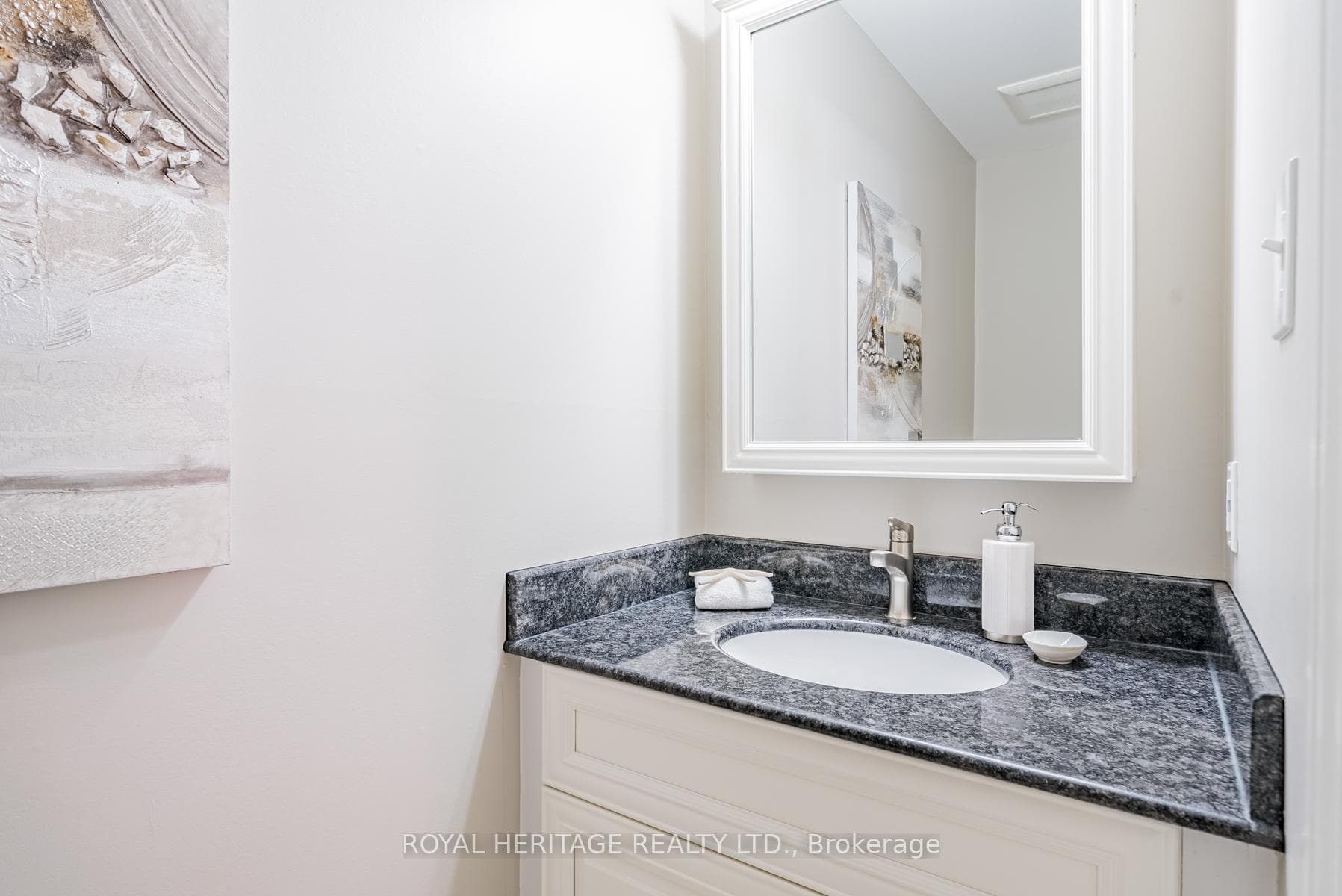 32 William Stephenson Drive photo 17