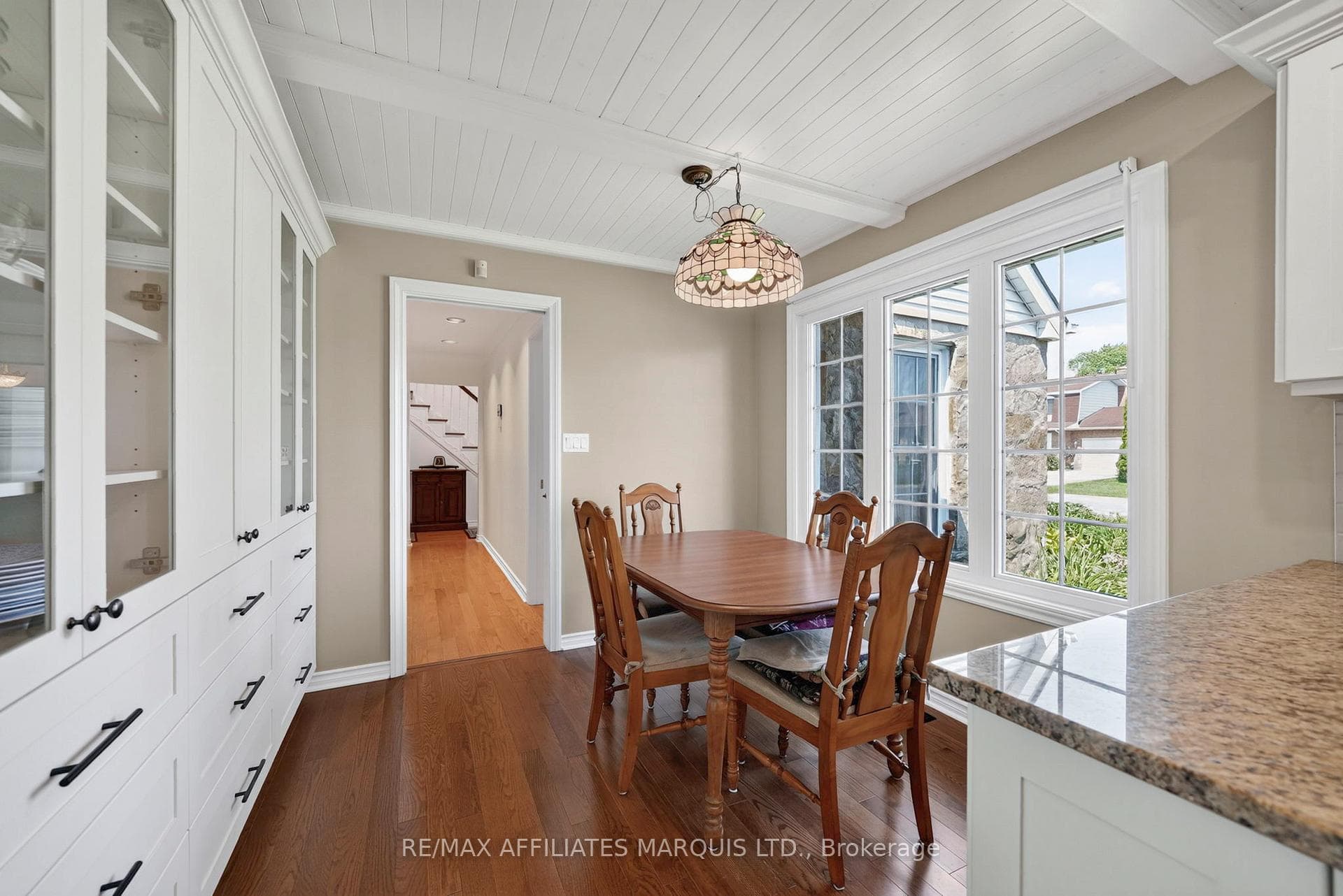 1920 Belvedere Crescent photo 9