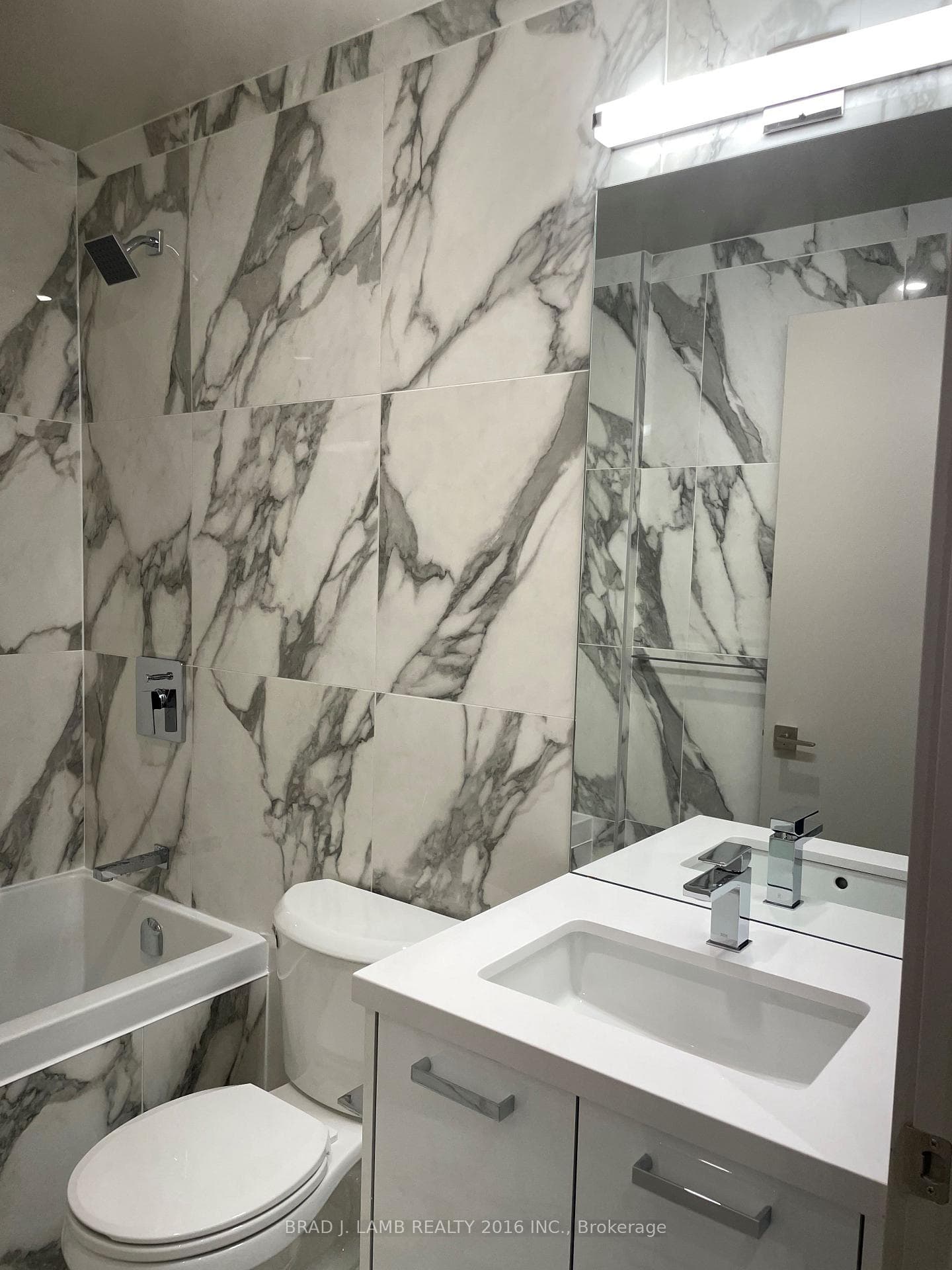 195 McCaul Street Unit 509 photo 6