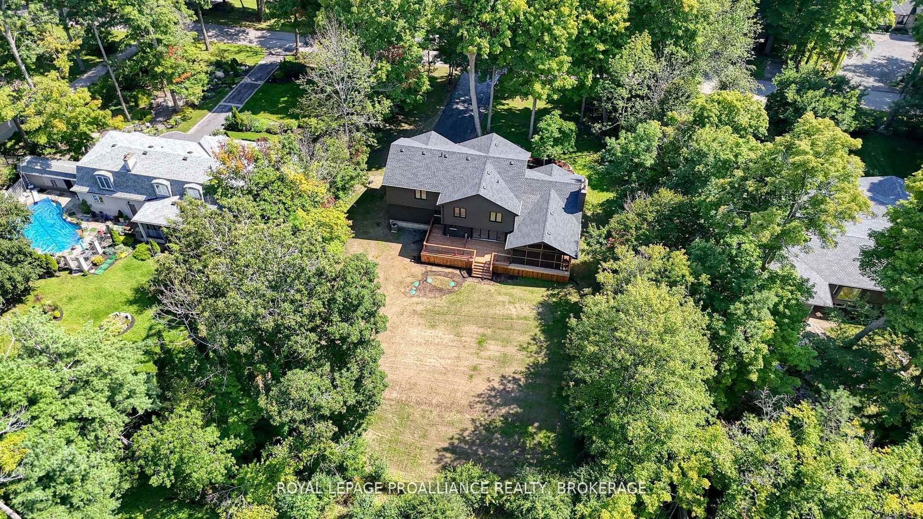 17 Riverside Drive photo 35