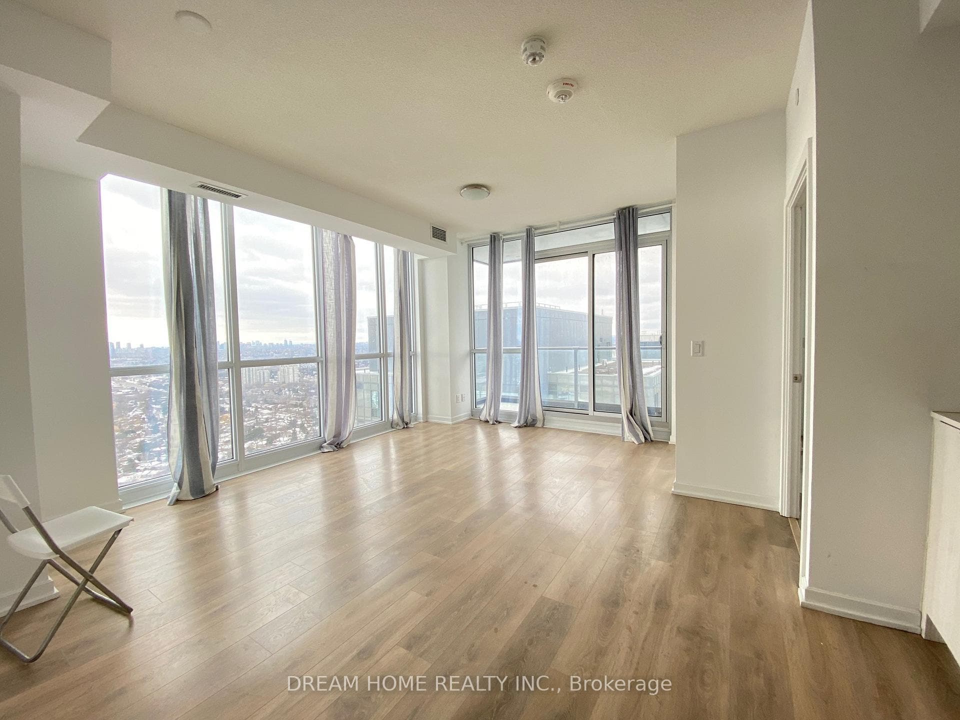 32 Forest Manor Road Unit 2602 photo 1