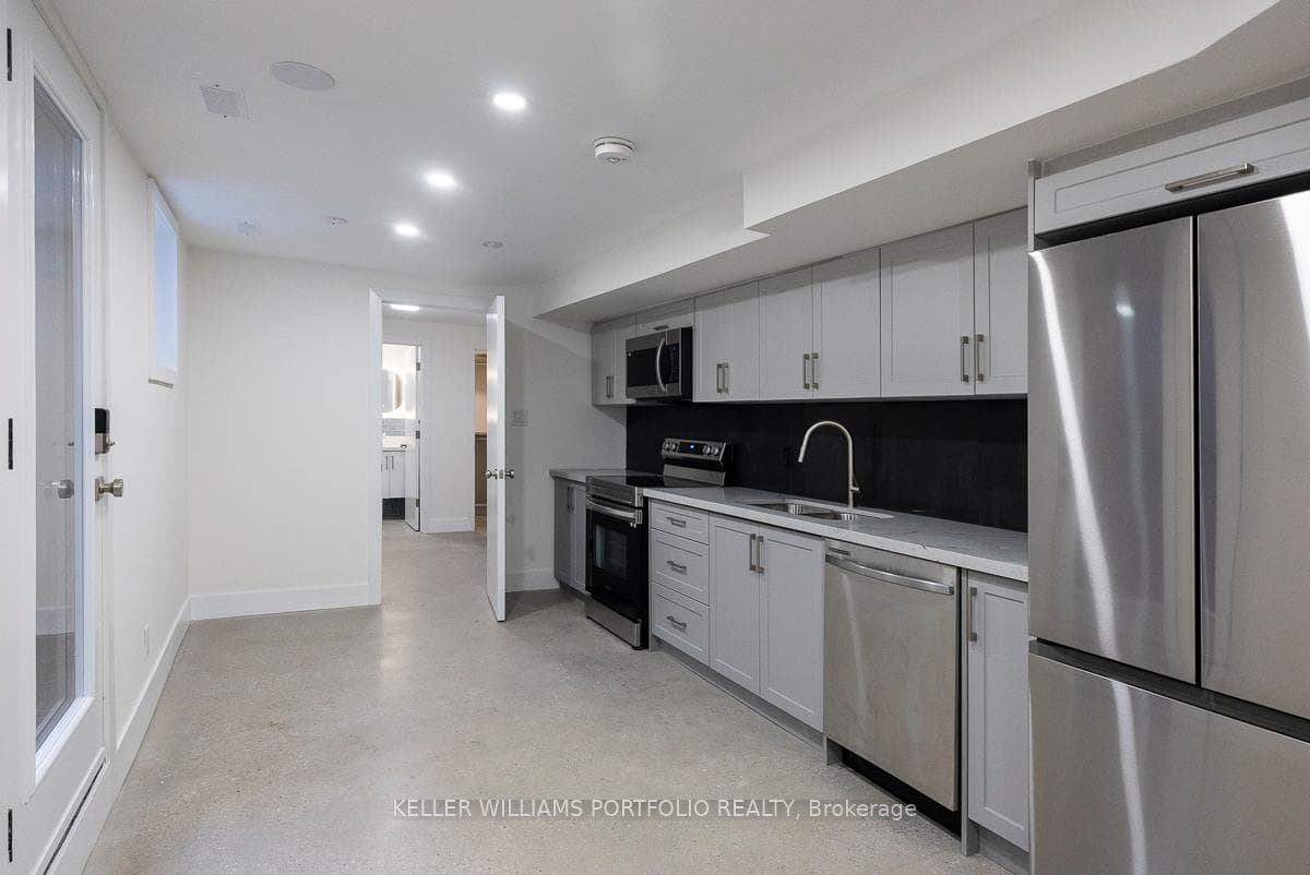 180 Maria Street Unit Lower photo 3