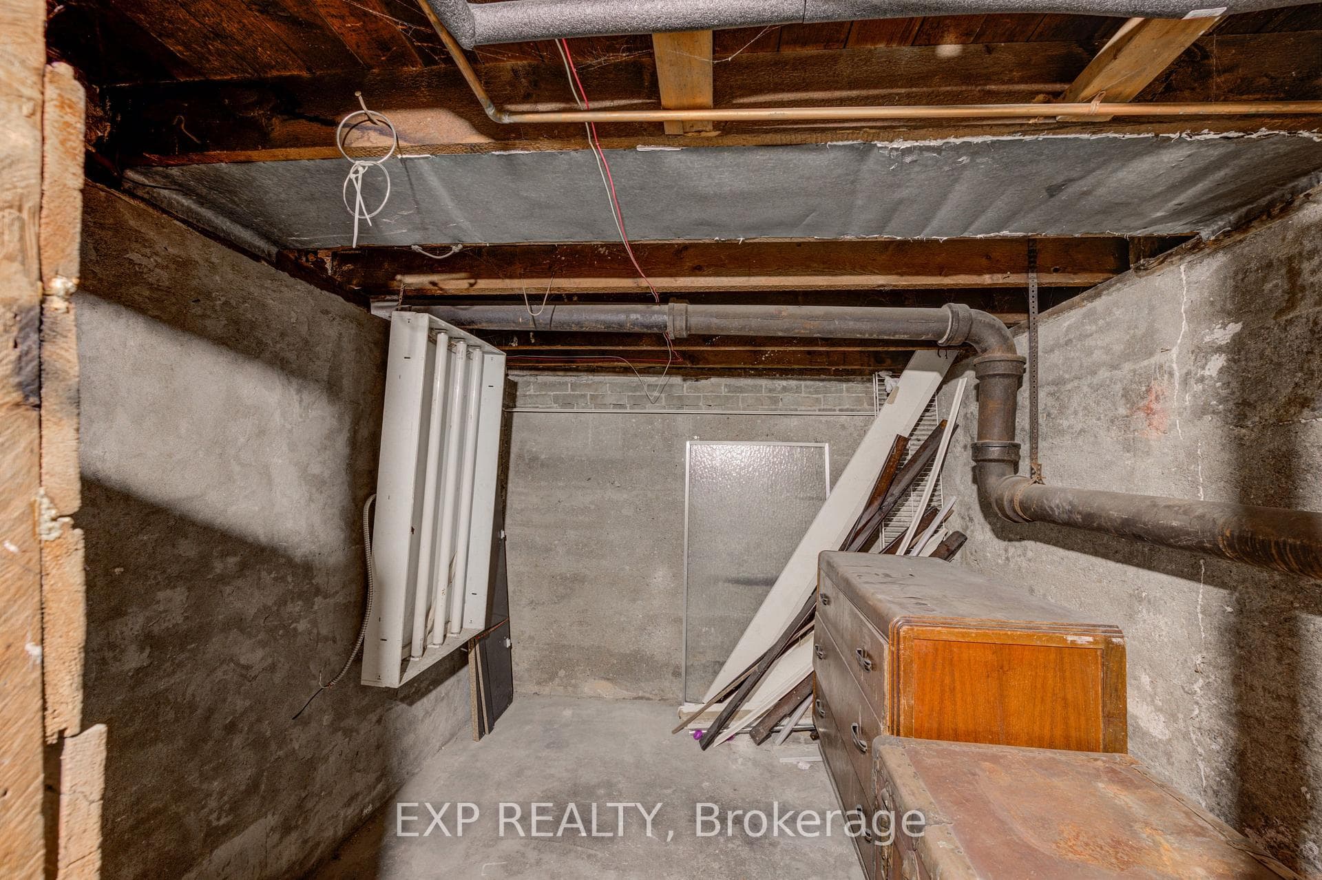 524 Simcoe Street photo 42
