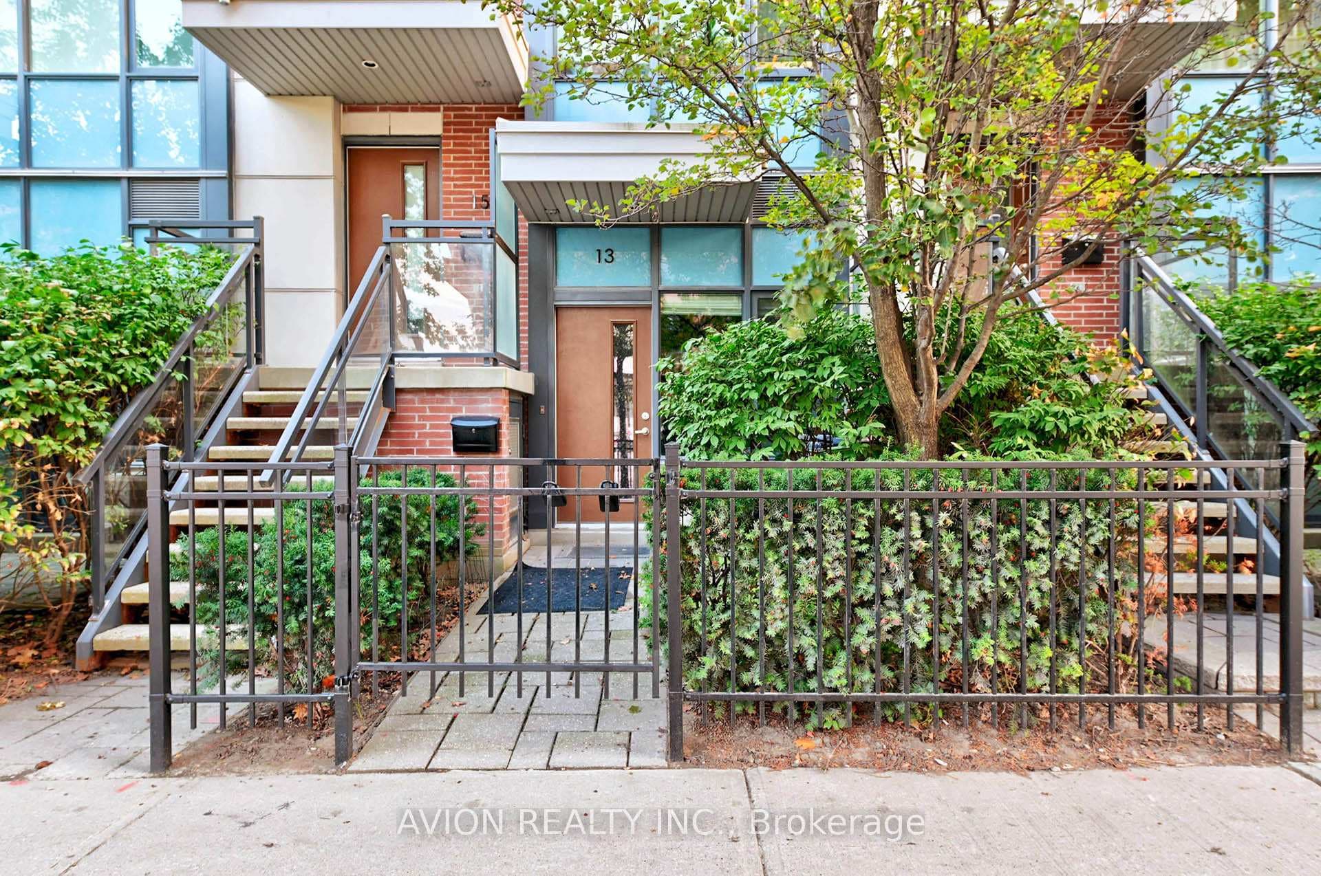 13 Oak Street photo 2