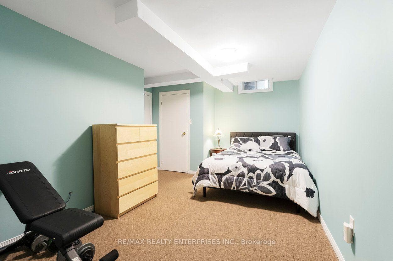 2055 Walkers Line Unit 117 photo 34