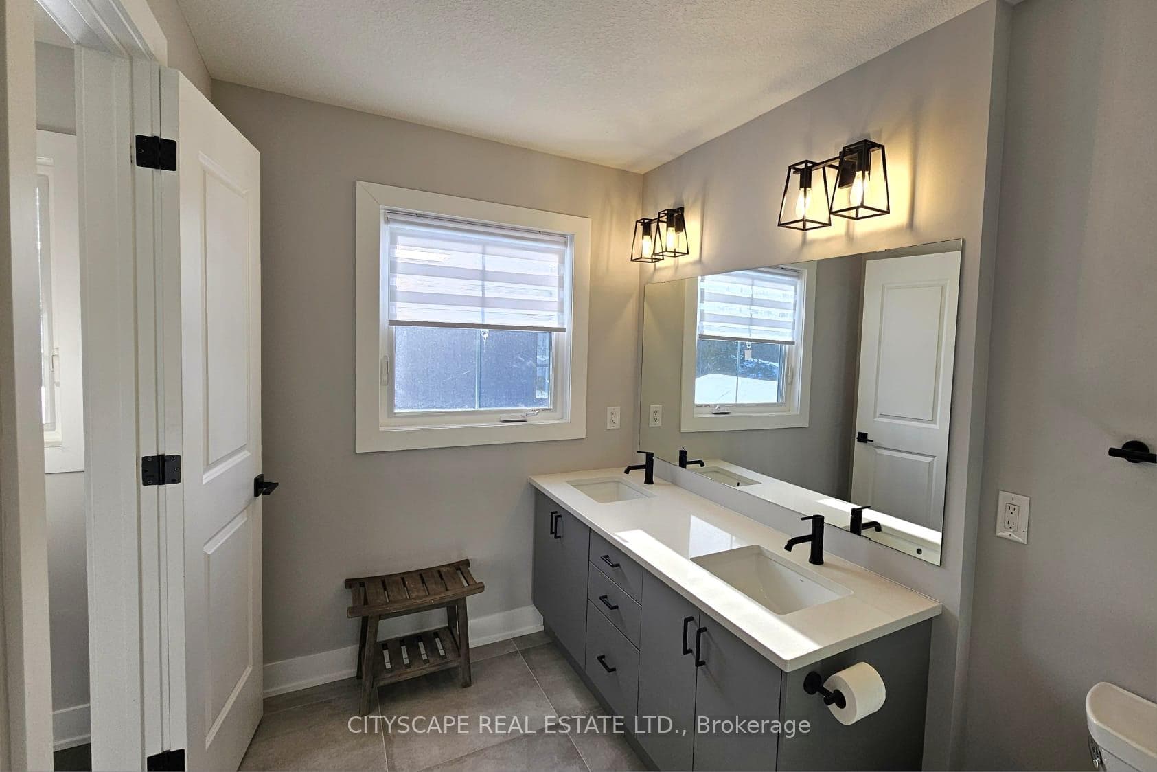 20-297 Whiting Street photo 26