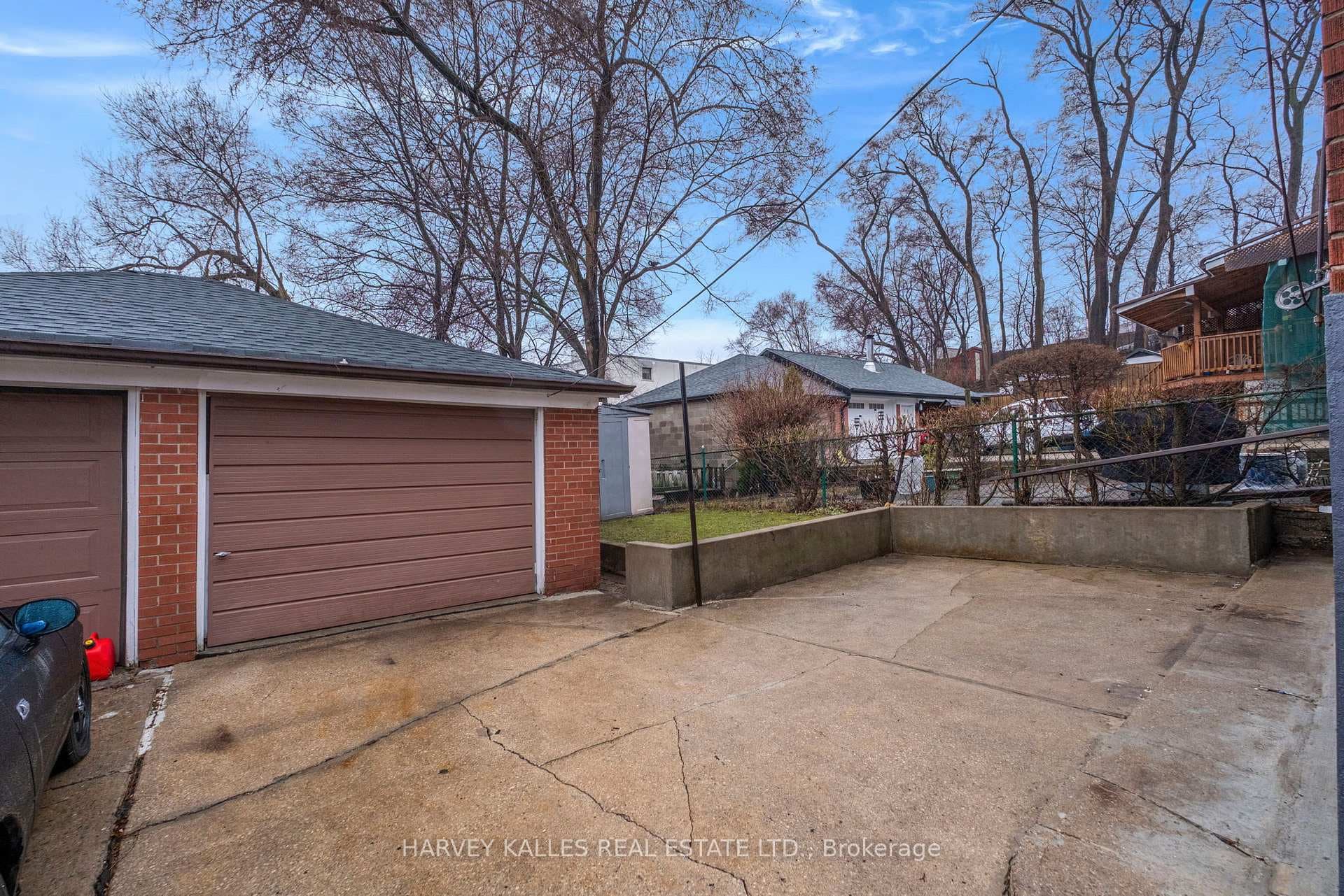 596 Mcroberts Avenue photo 29
