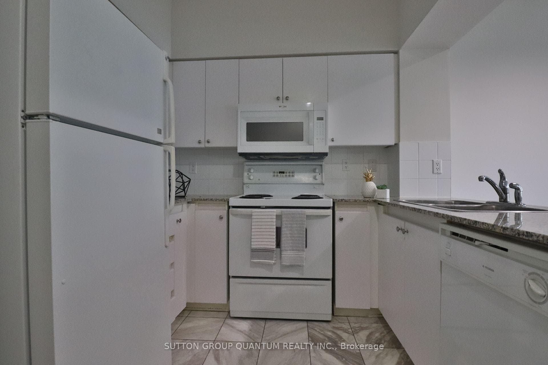 228 Queens Quay Unit 1105 photo 18
