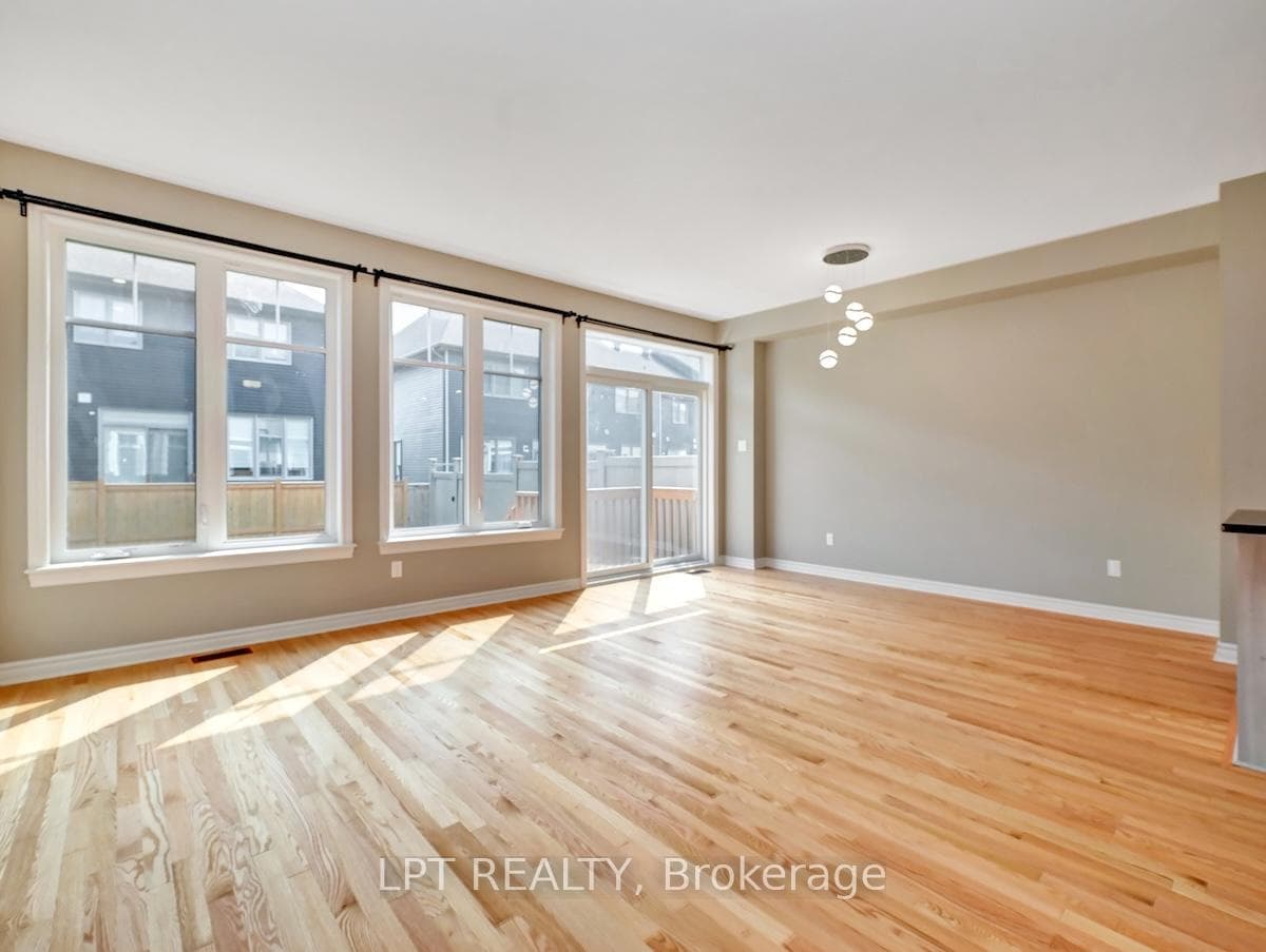 178 Nepeta Crescent photo 11