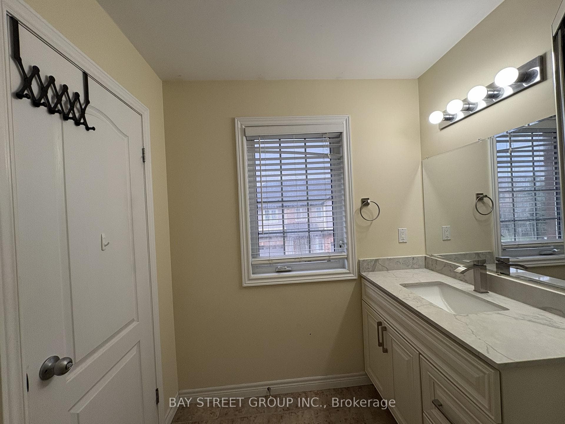 60 CLOVERLEAF Drive Unit 2 photo 14