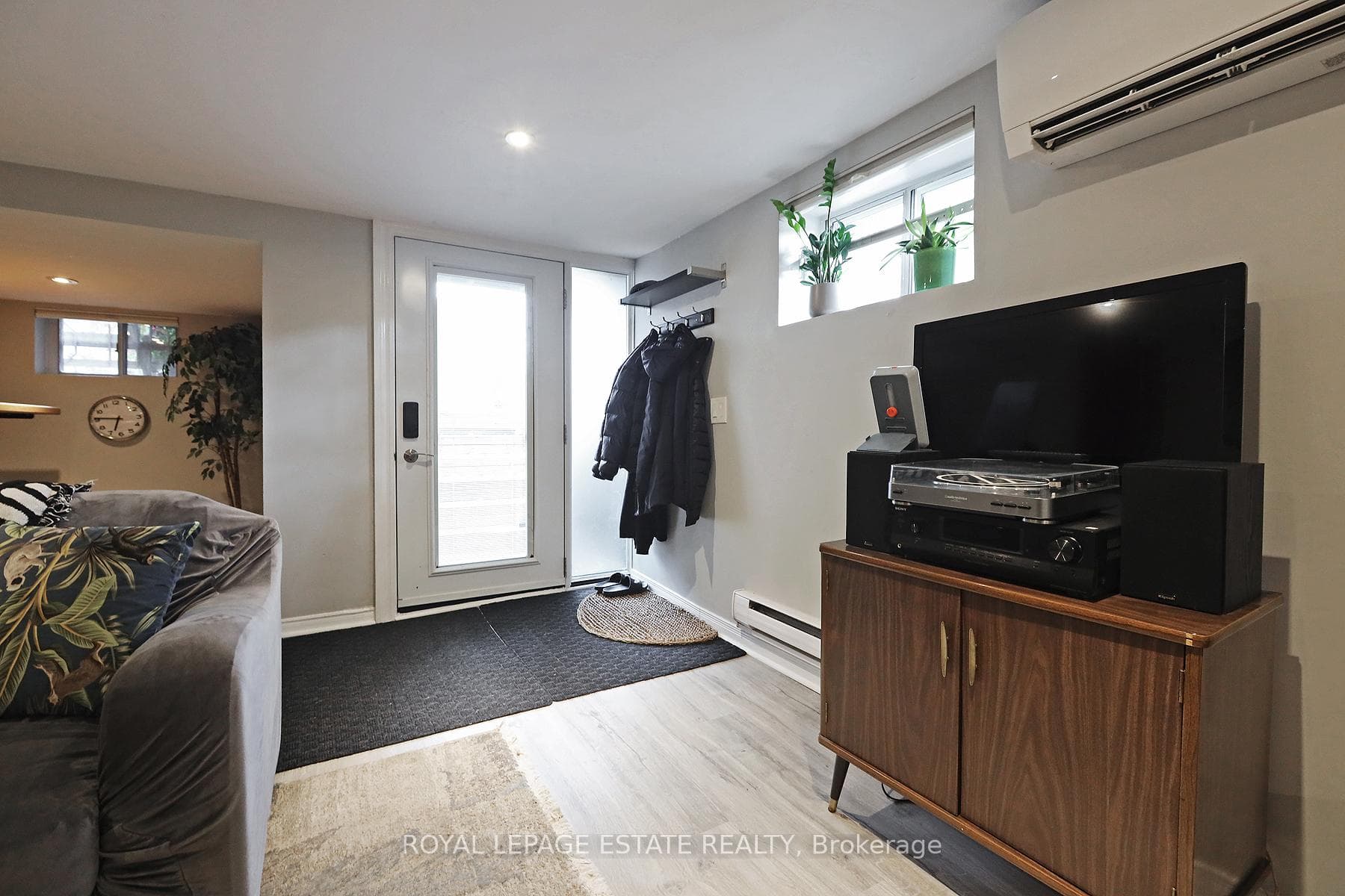 375 Woodfield (Lower) Road photo 8
