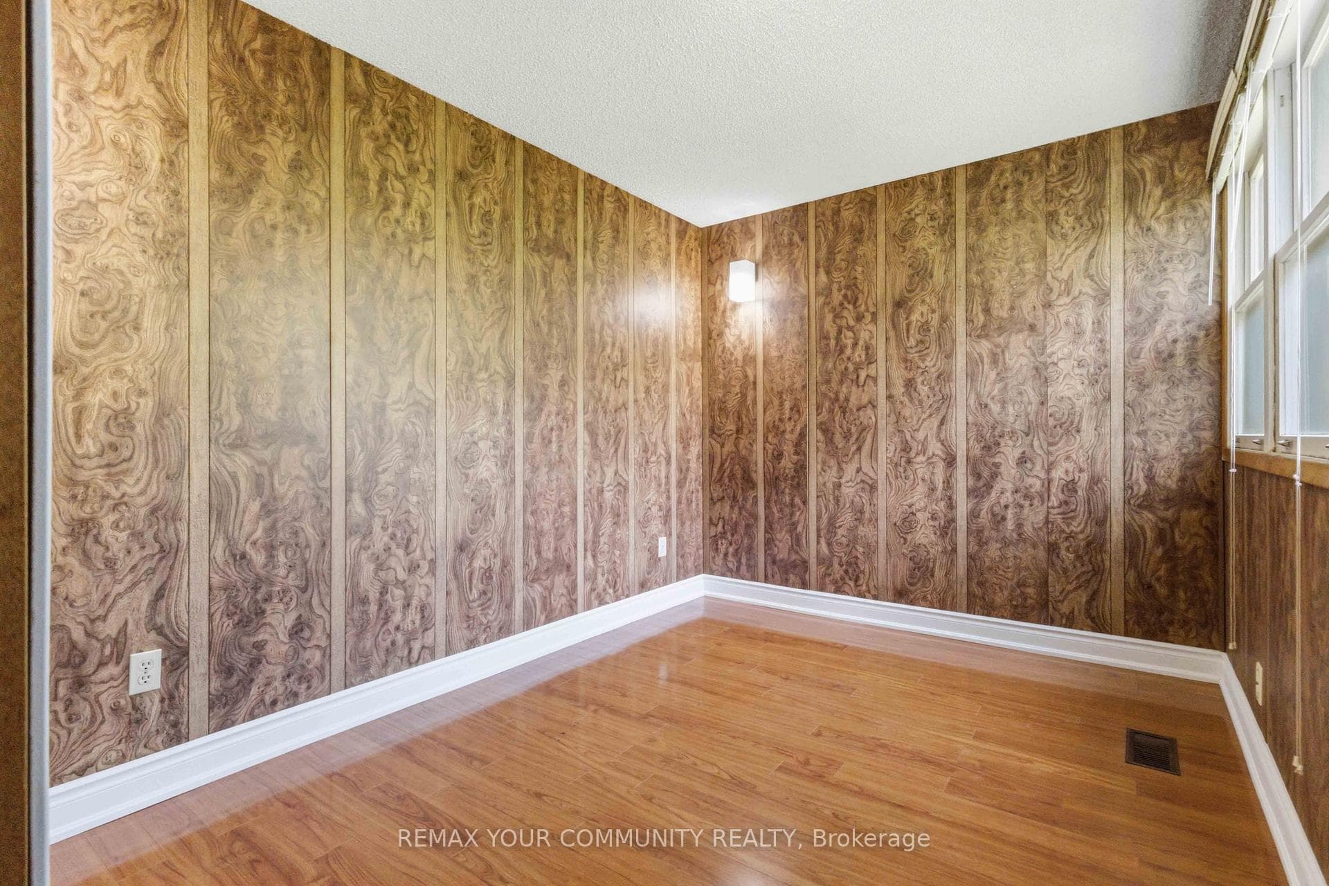 Additional Bedroom or business space