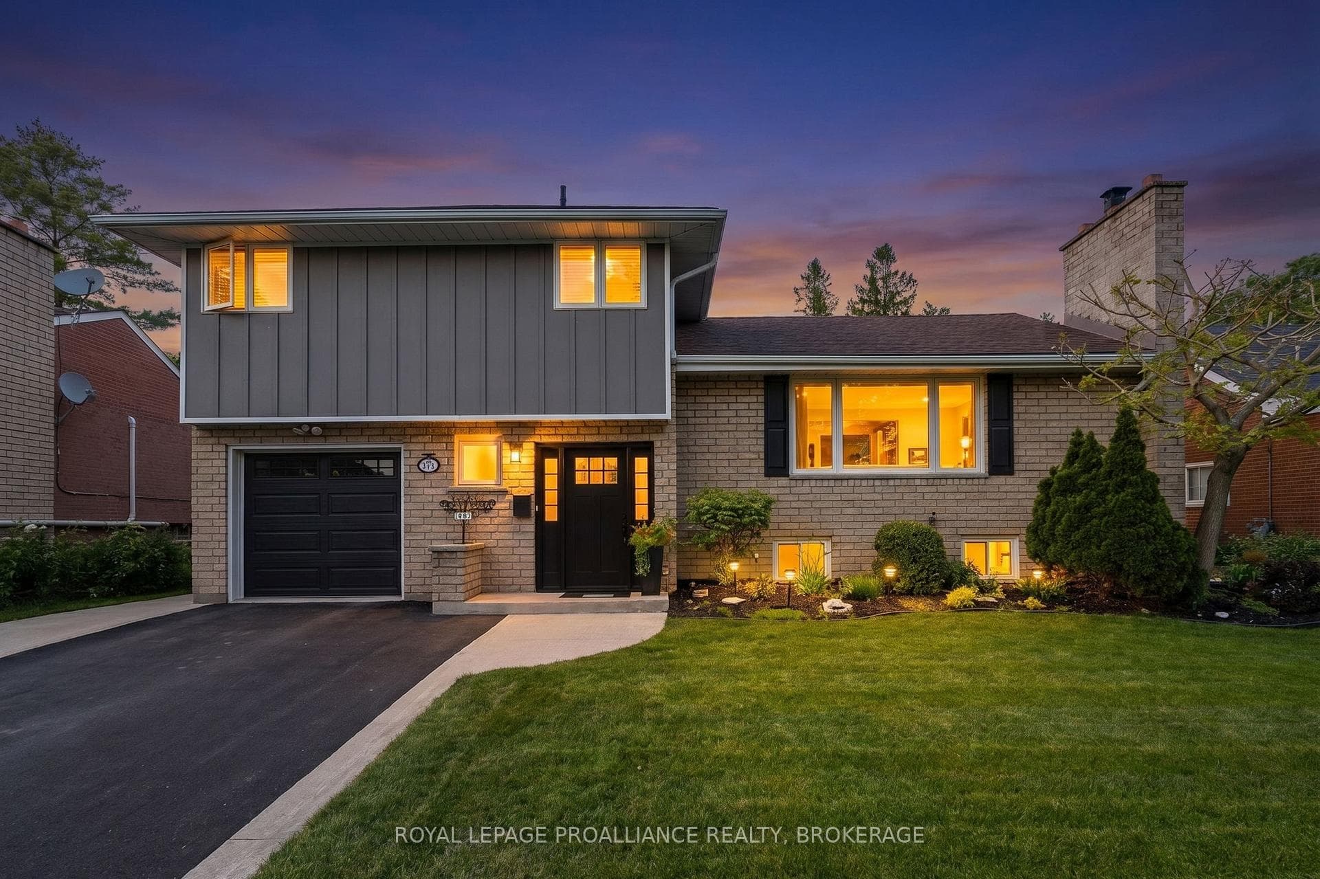 317 Avenue Road photo 1