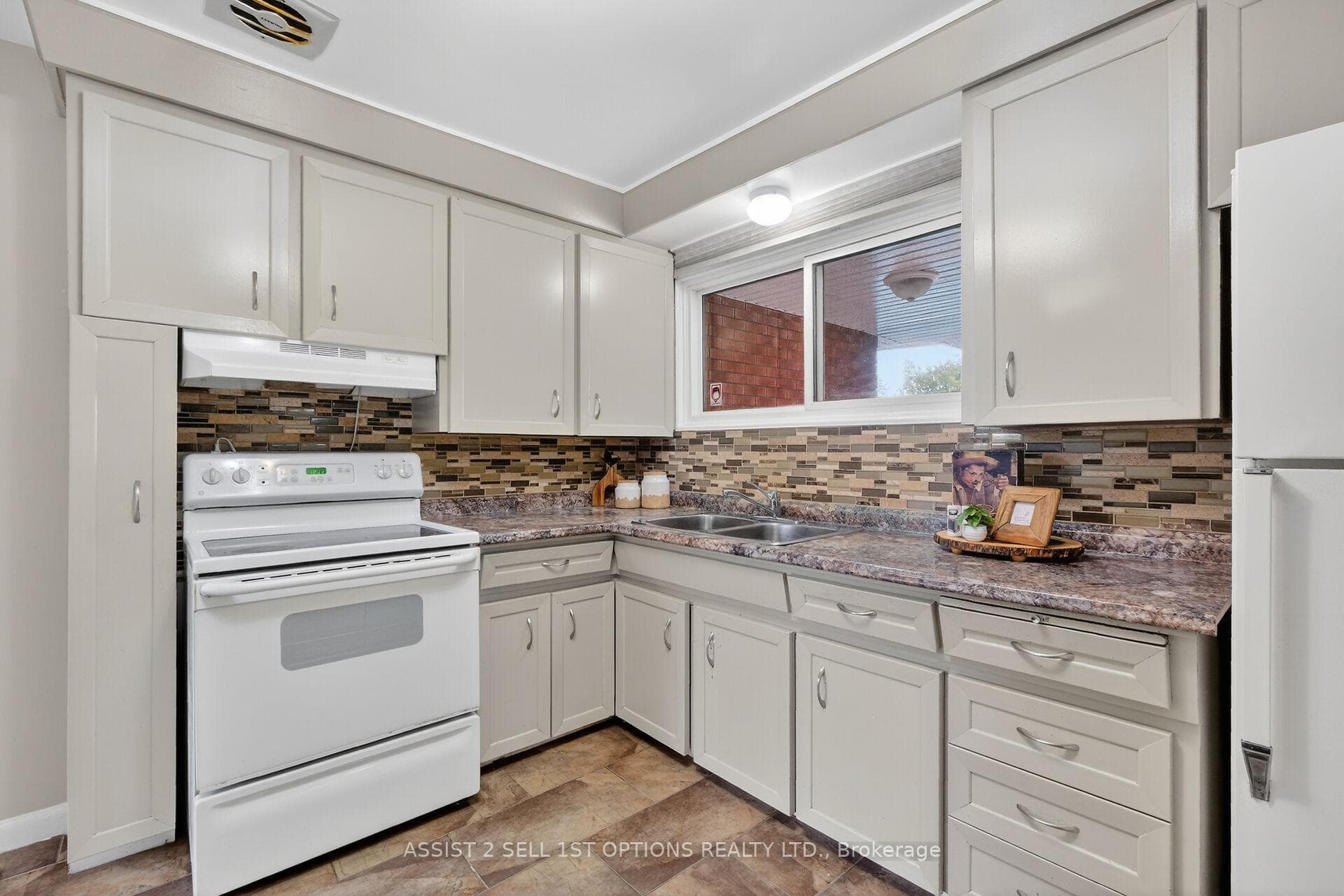 874 Riddell Avenue photo 13