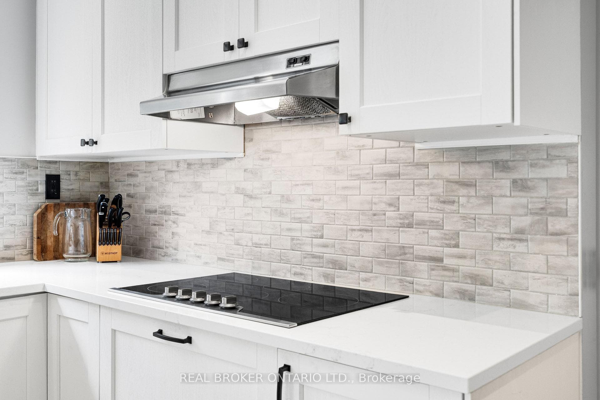 967 Upper Dwyer Hill Road photo 22