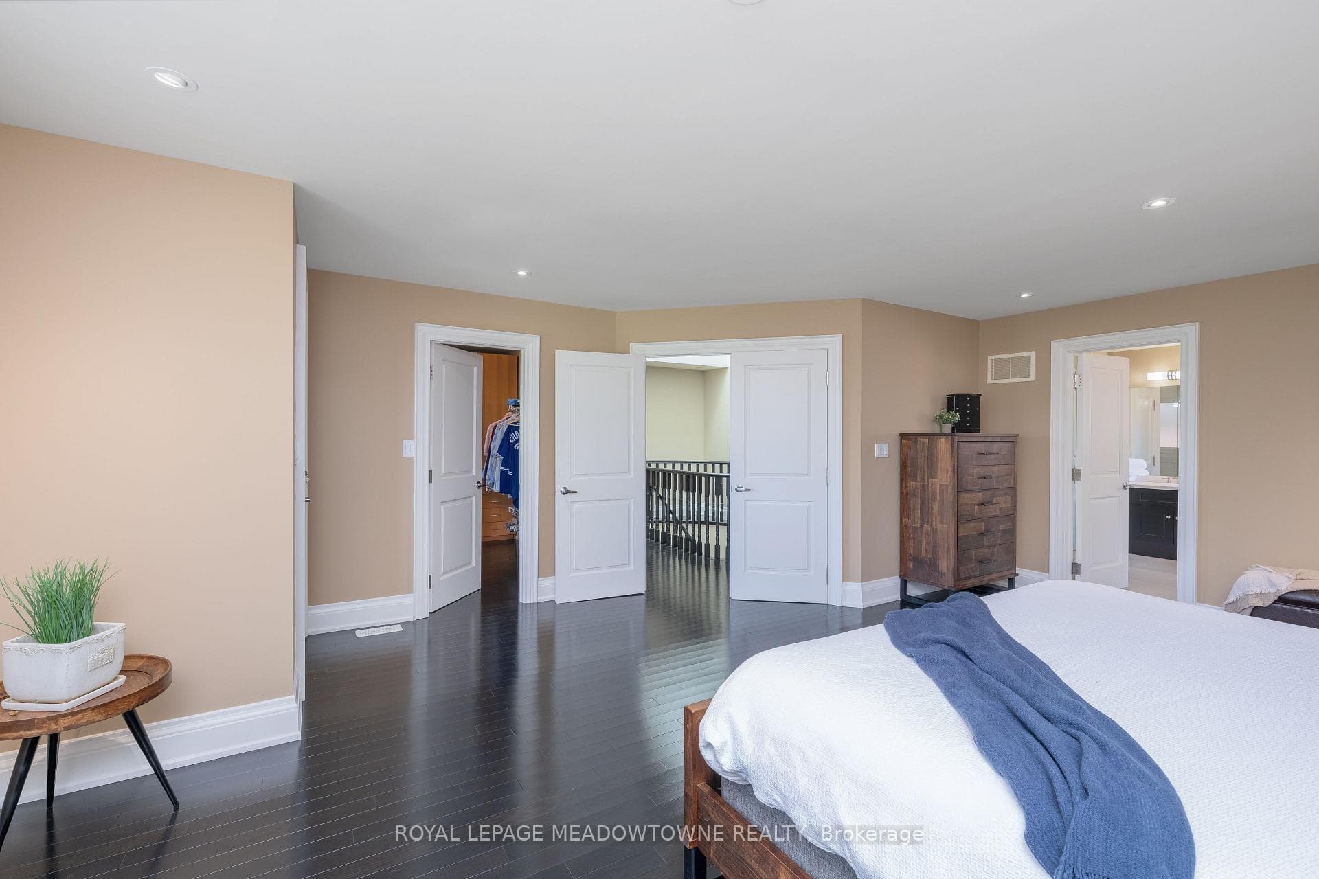 42 Oak Street photo 22