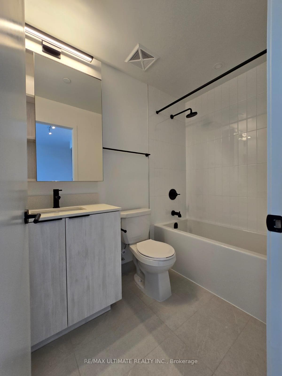 2495 Eglinton Avenue Unit 702 photo 15