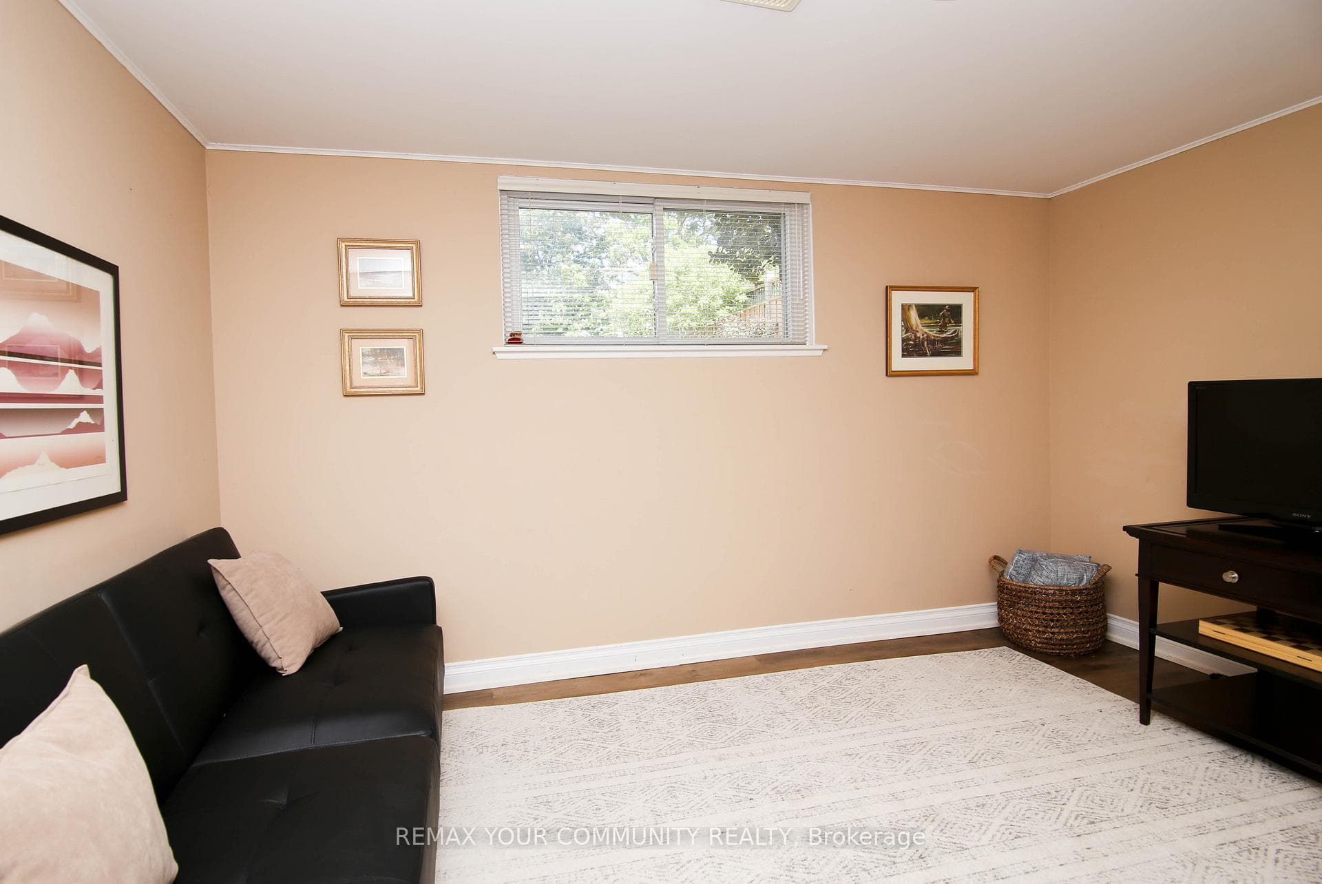 215 Honiton Street photo 27