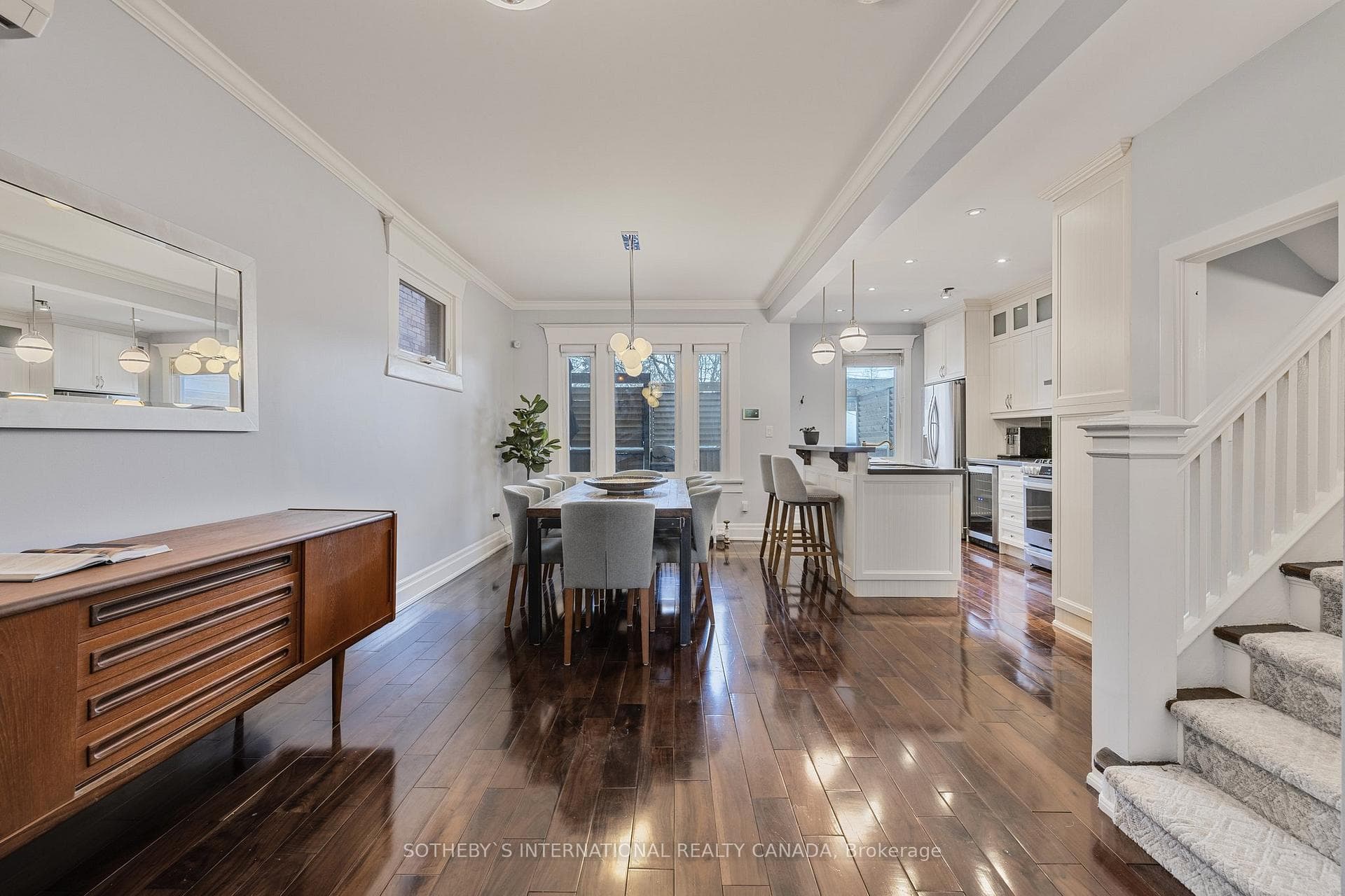 140 Quebec Avenue photo 4