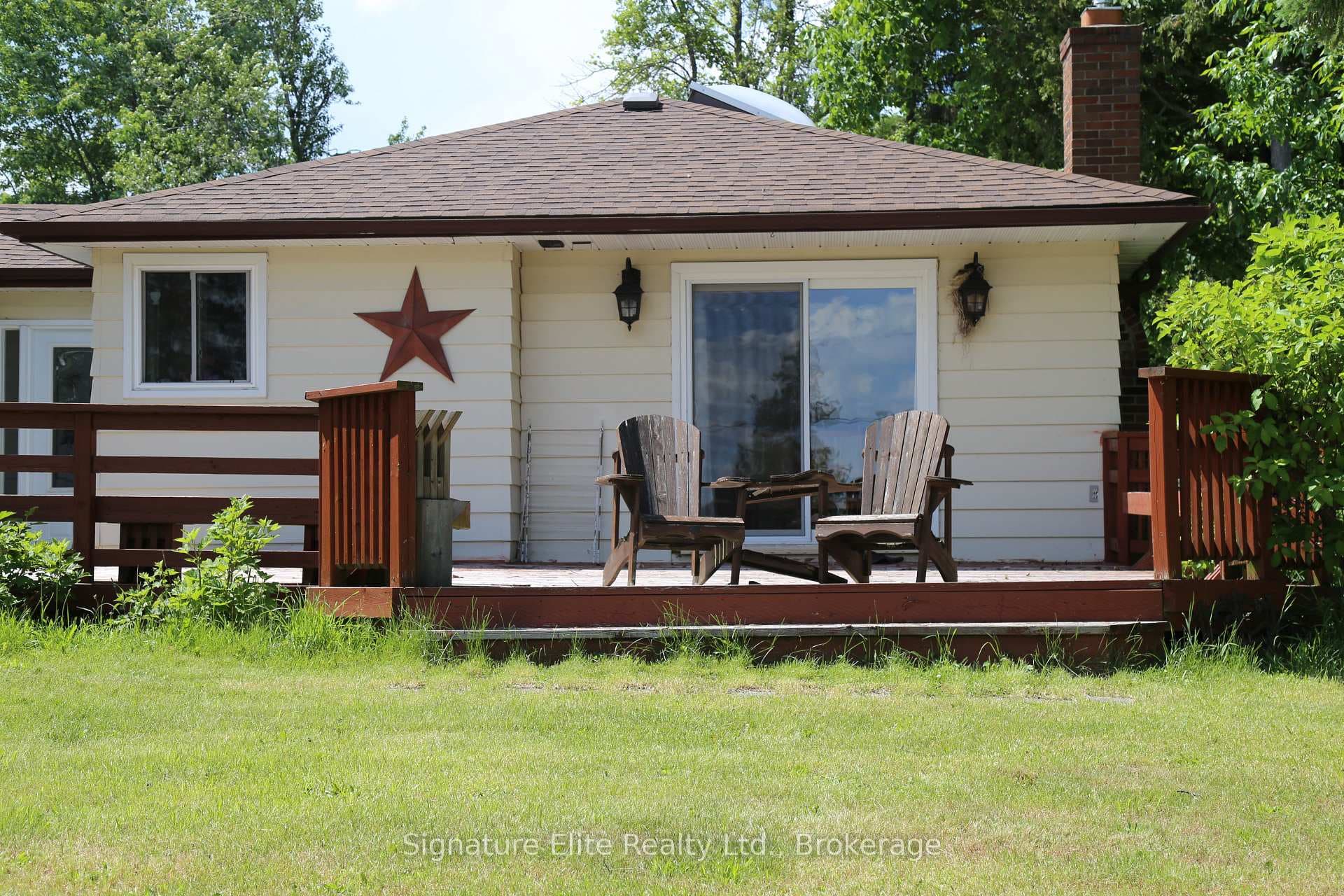 1095 North Bay Drive photo 2