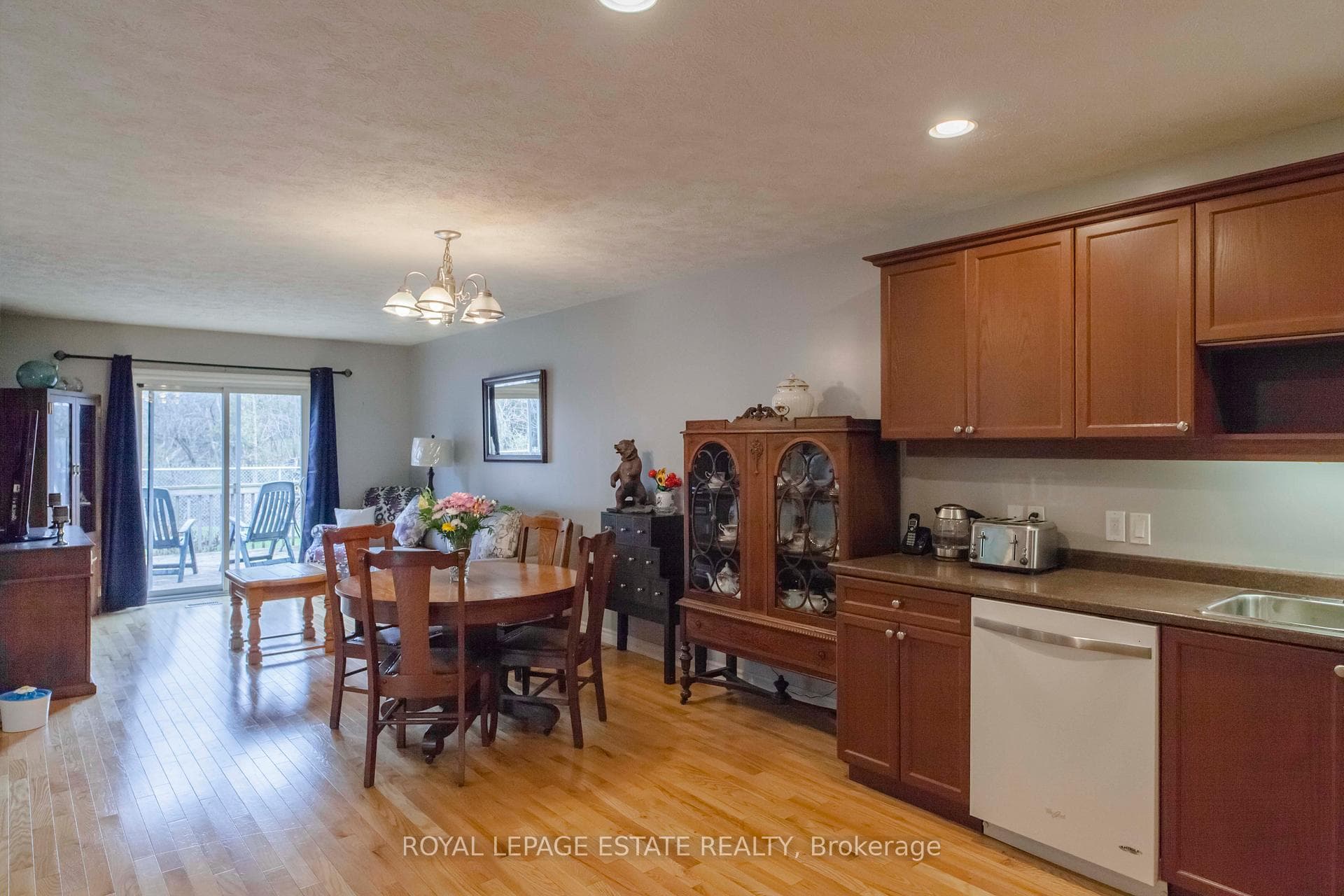 209 BRICKER Street photo 14