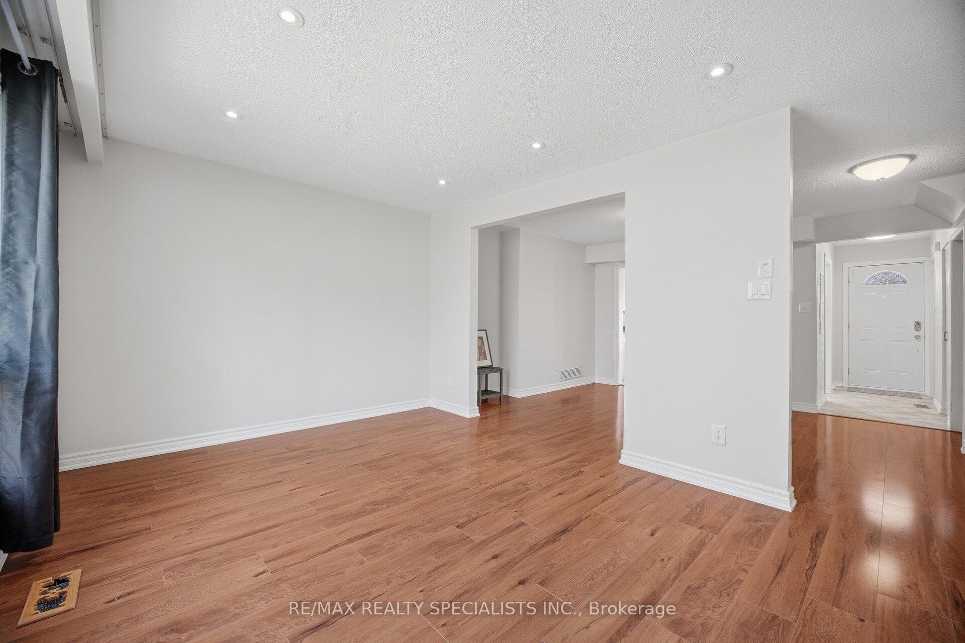 701 Burnhamthorpe Road Unit 106 photo 14